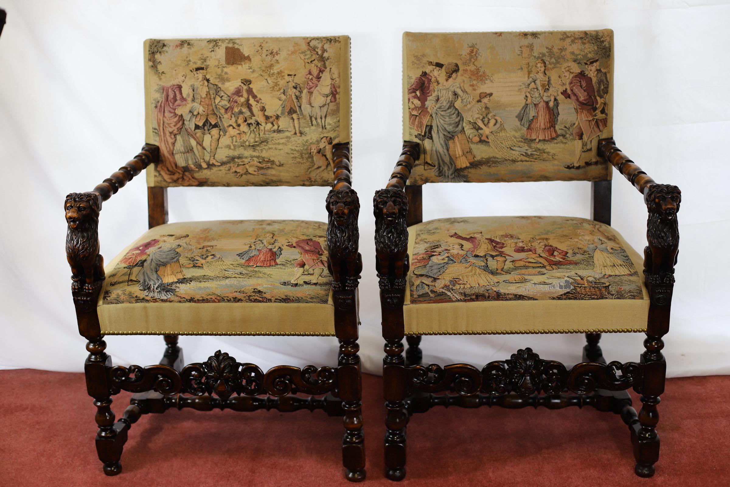 Bellissimo set di otto poltrone da pranzo in noce italiano in stile rinascimentale in vendita 5