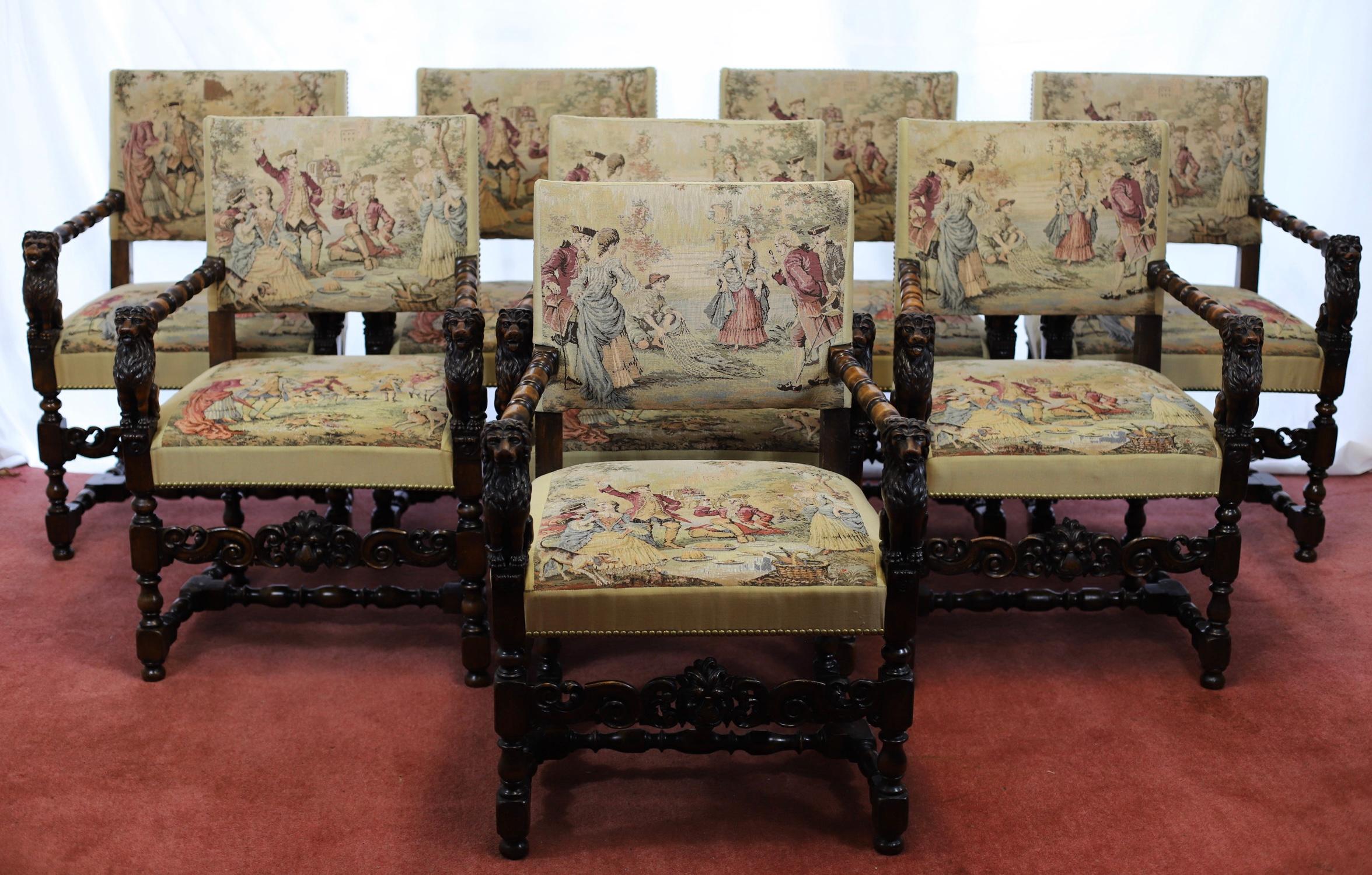 Siamo lieti di offrire in vendita questo splendido set di otto poltrone da pranzo in noce italiano alla maniera di Angiolio Barbetti (1805-1873), in stile rinascimentale.


Ciascuna sedia ha lo schienale e la seduta imbottiti in arazzo, i braccioli