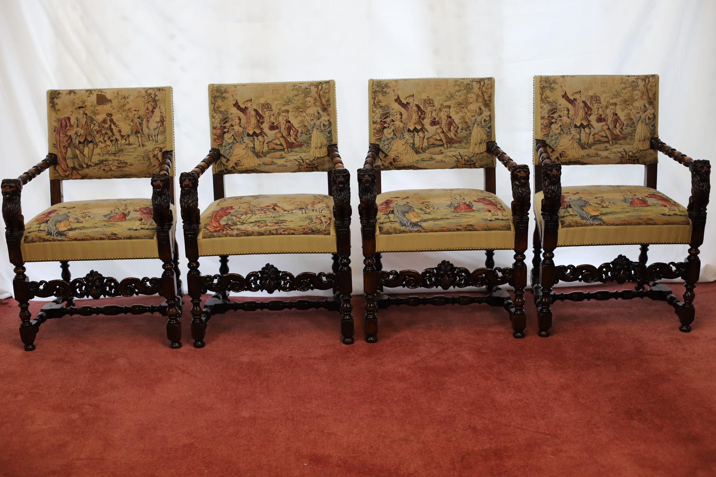 Rinascimento Bellissimo set di otto poltrone da pranzo in noce italiano in stile rinascimentale in vendita