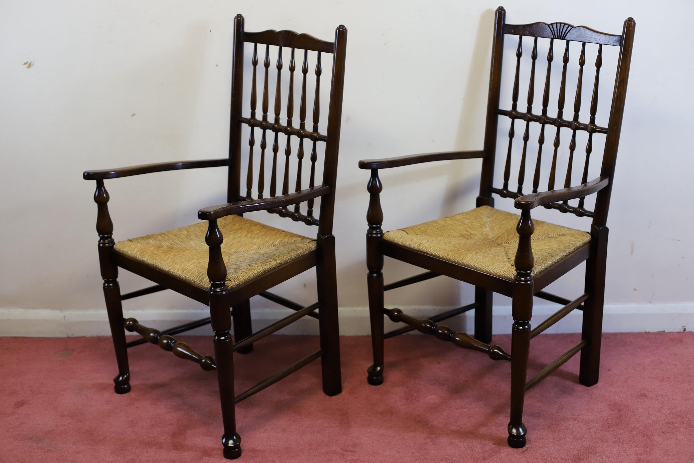 XX secolo Un bellissimo set di otto sedie da pranzo Lancashire in vendita