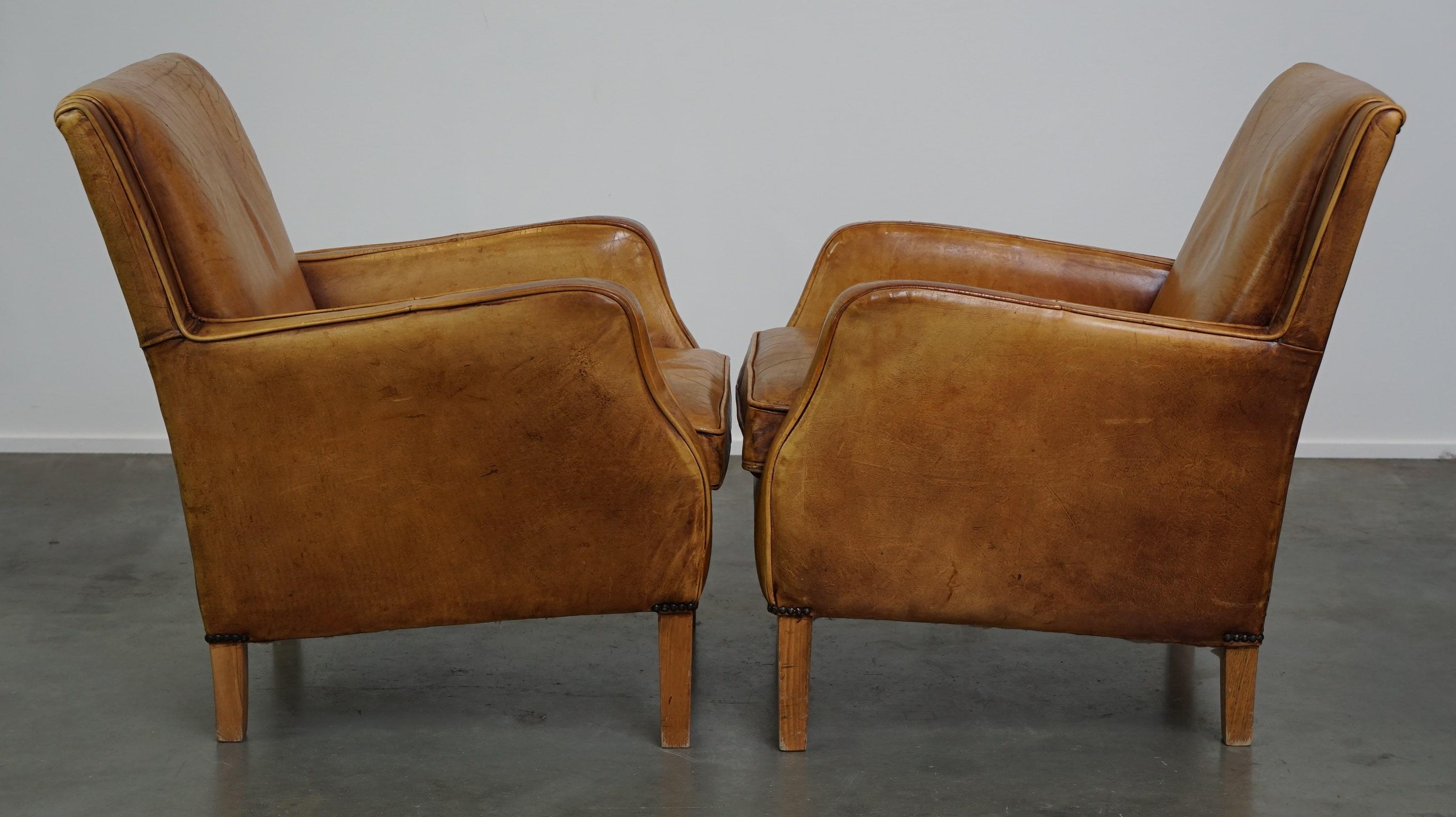 Fatto a mano Bellissimo set di poltrone in pelle color cognac chiaro, stile inglese in vendita