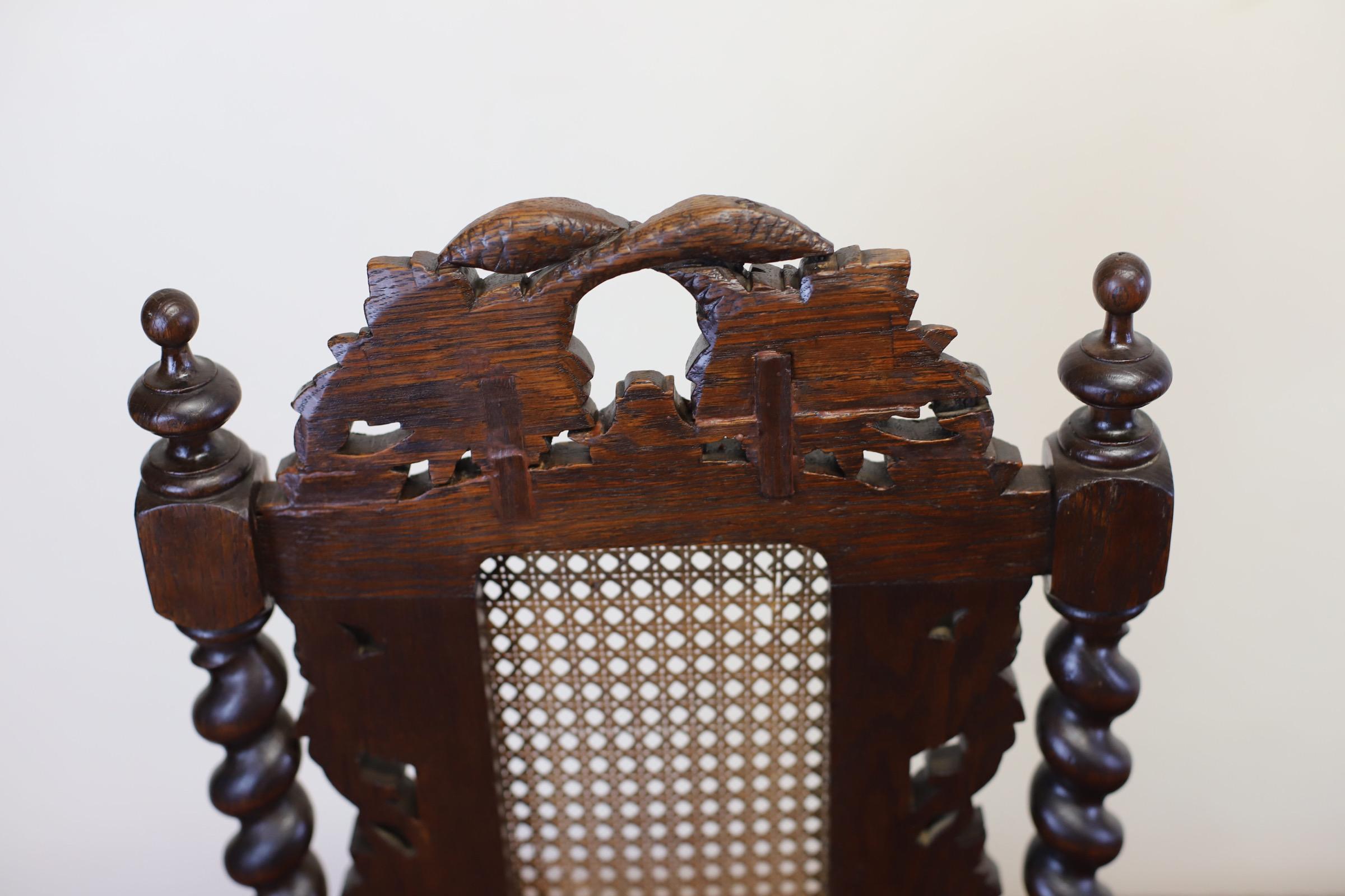 Magnifique ensemble de six chaises de salle à manger victoriennes anciennes en chêne sculpté en vente 3
