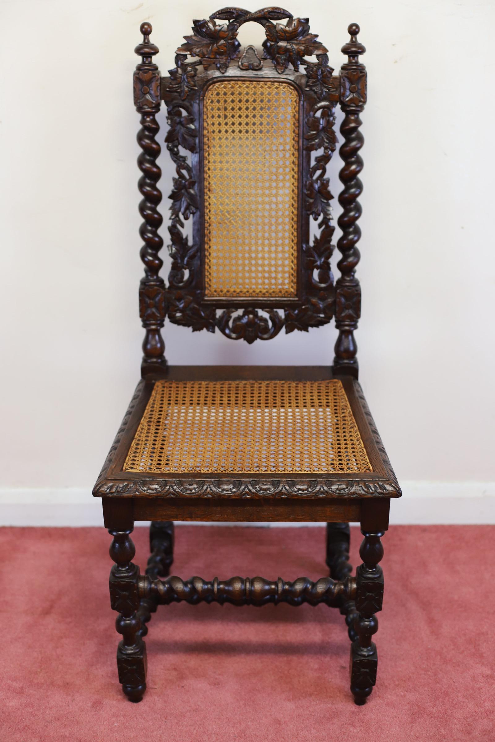 Magnifique ensemble de six chaises de salle à manger victoriennes anciennes en chêne sculpté en vente 5