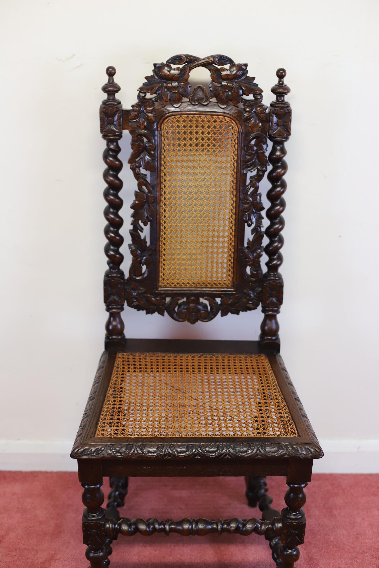 Magnifique ensemble de six chaises de salle à manger victoriennes anciennes en chêne sculpté en vente 6