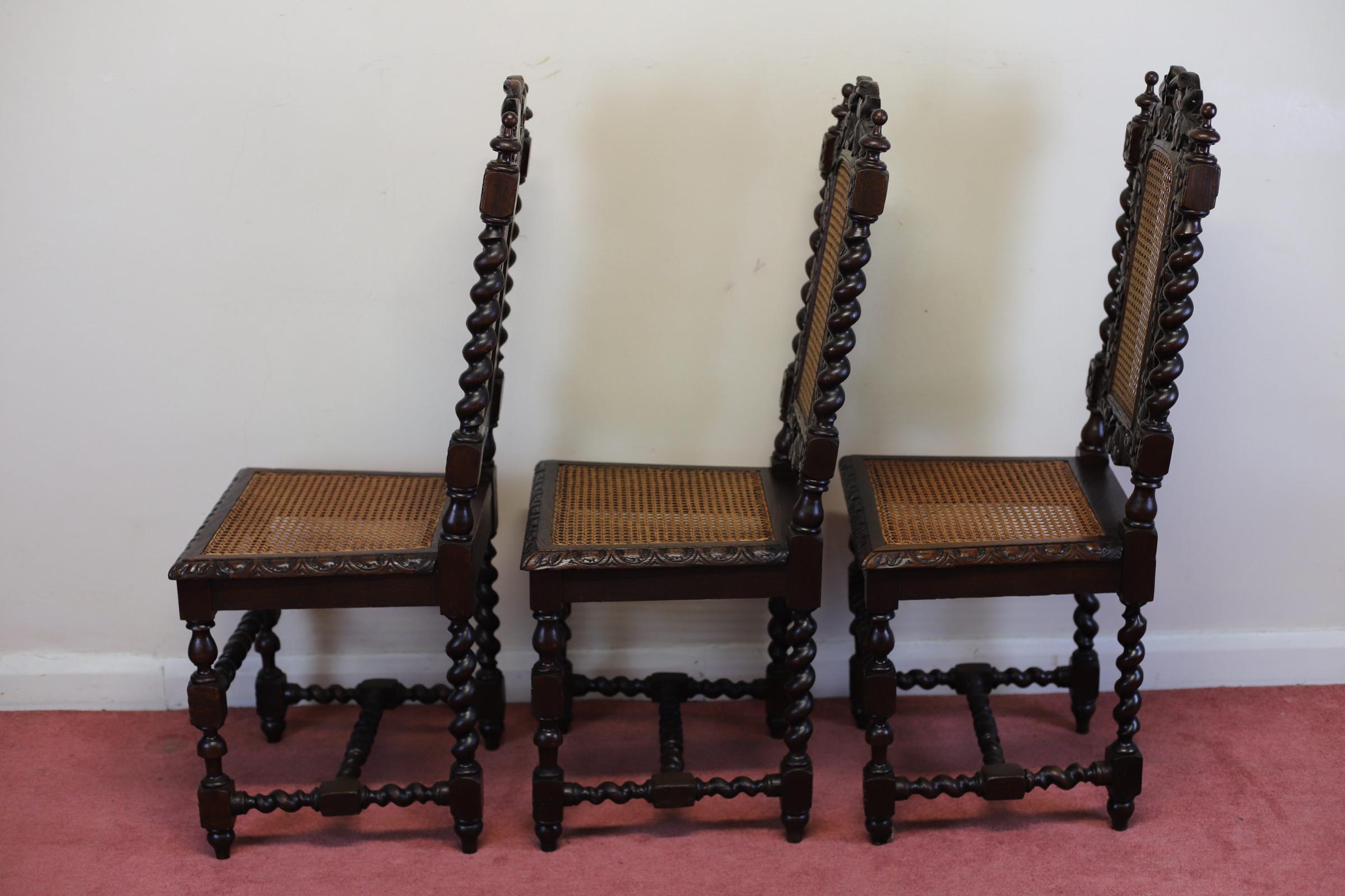 Magnifique ensemble de six chaises de salle à manger victoriennes anciennes en chêne sculpté en vente 9