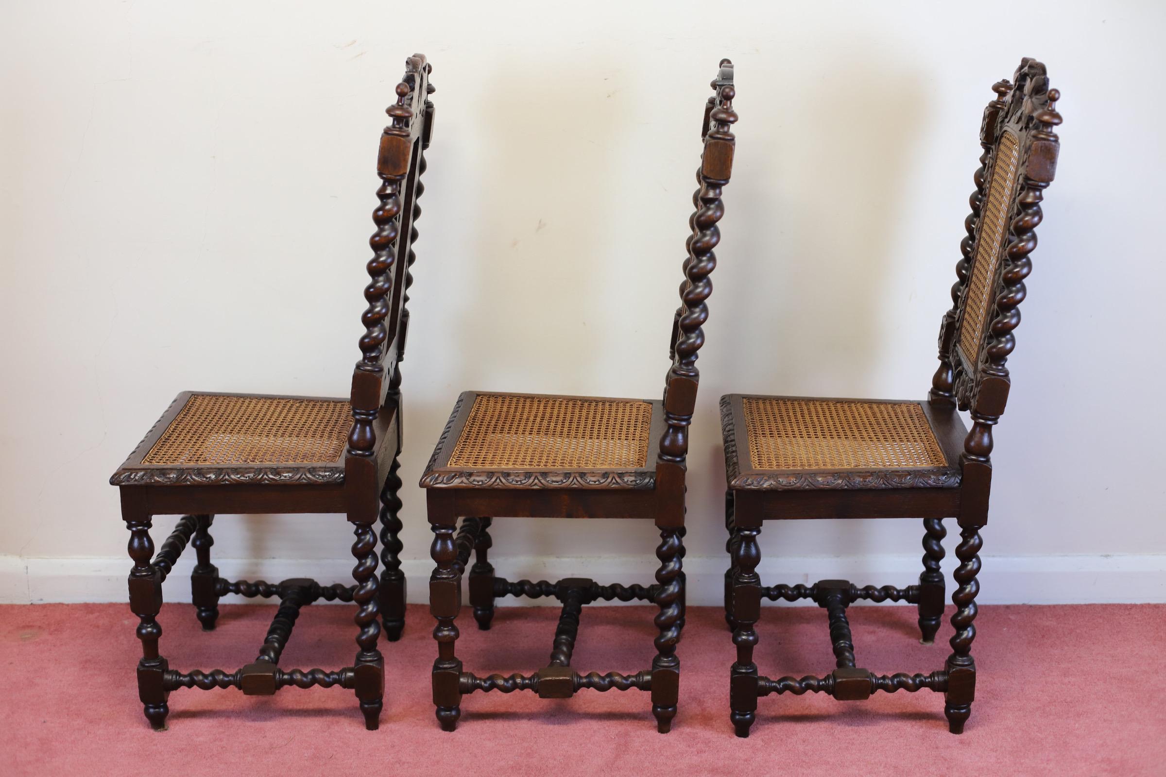 Magnifique ensemble de six chaises de salle à manger victoriennes anciennes en chêne sculpté en vente 10