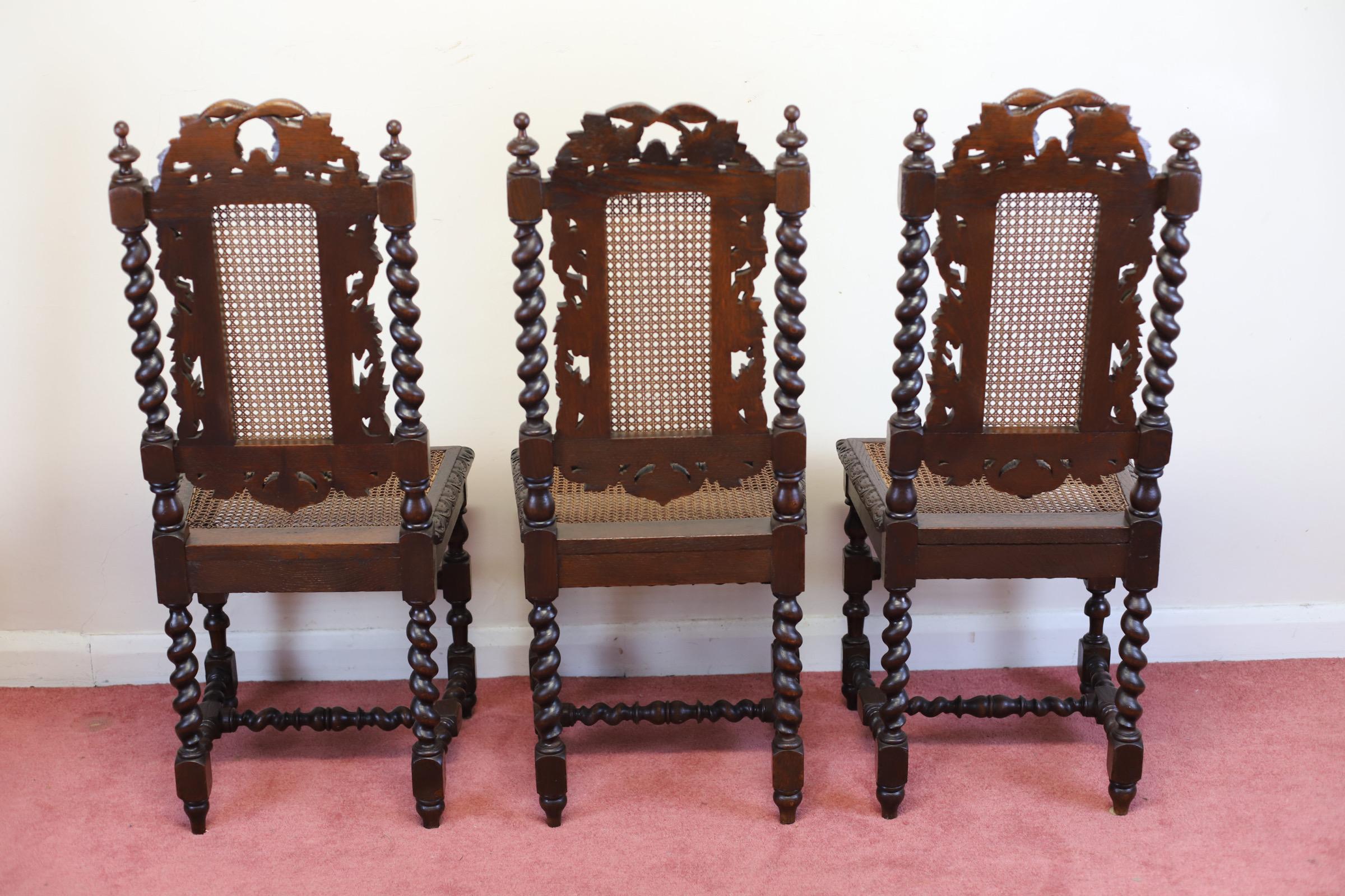 Fait main Magnifique ensemble de six chaises de salle à manger victoriennes anciennes en chêne sculpté en vente