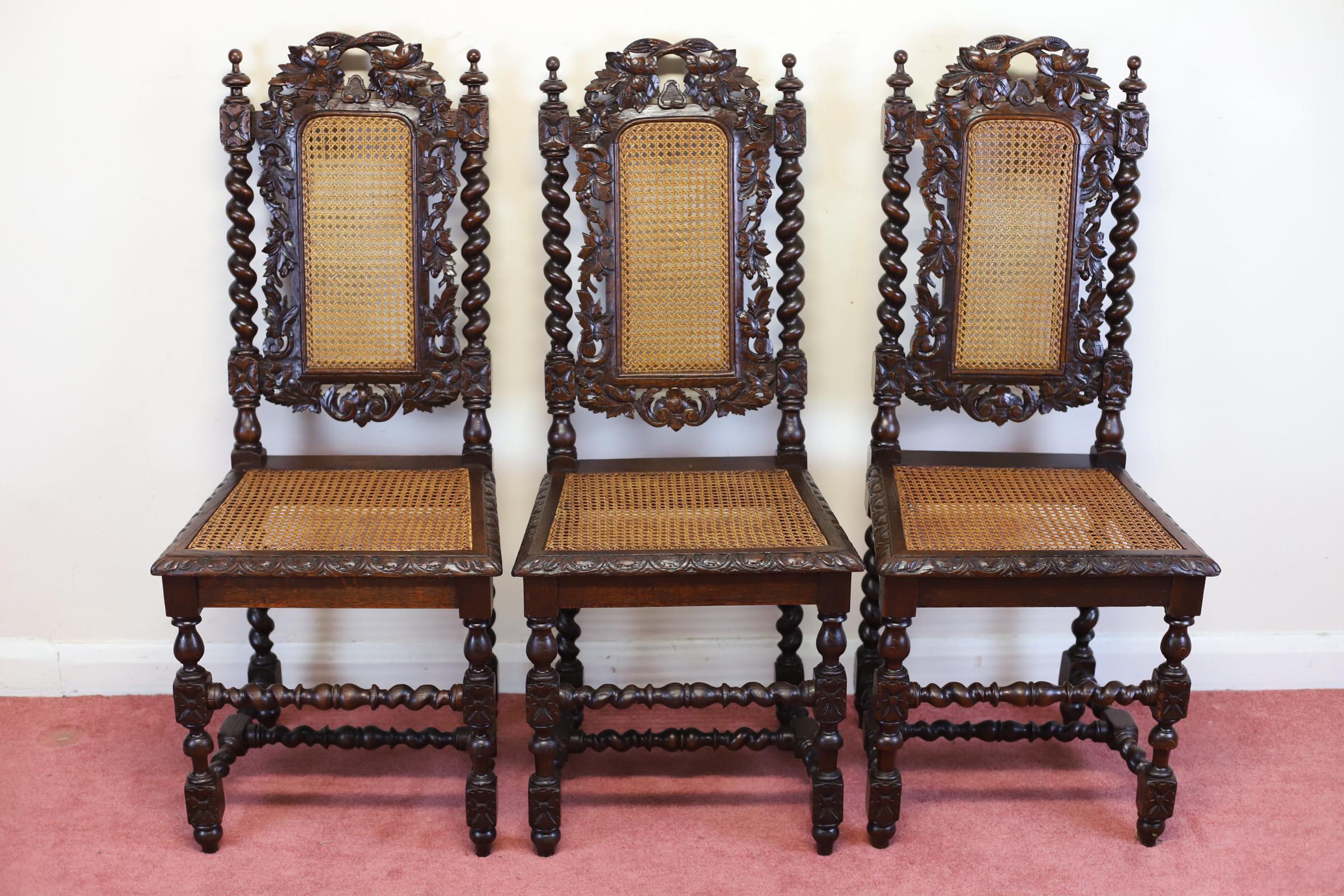 Magnifique ensemble de six chaises de salle à manger victoriennes anciennes en chêne sculpté en vente 1