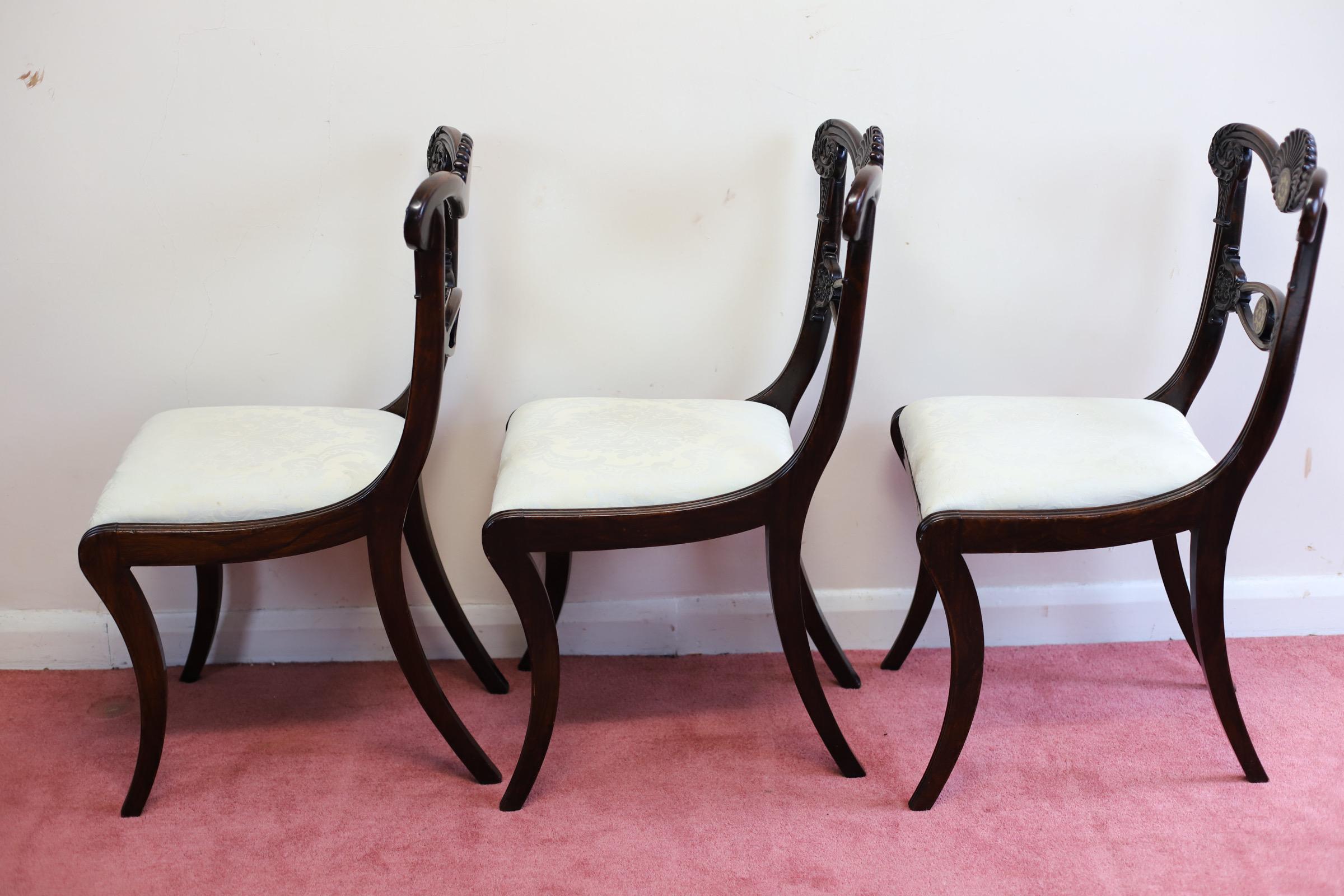 Schöner Satz von sechs Regency-Esszimmerstühlen aus Hartholz und Messing mit Intarsien im Angebot 7