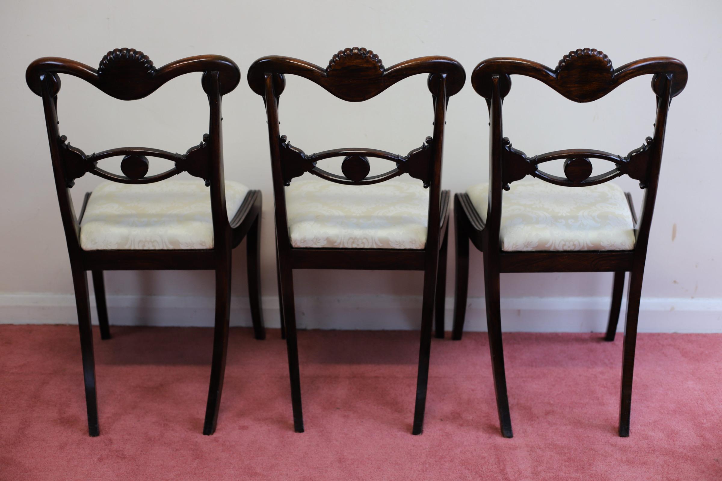 Schöner Satz von sechs Regency-Esszimmerstühlen aus Hartholz und Messing mit Intarsien  (19. Jahrhundert) im Angebot