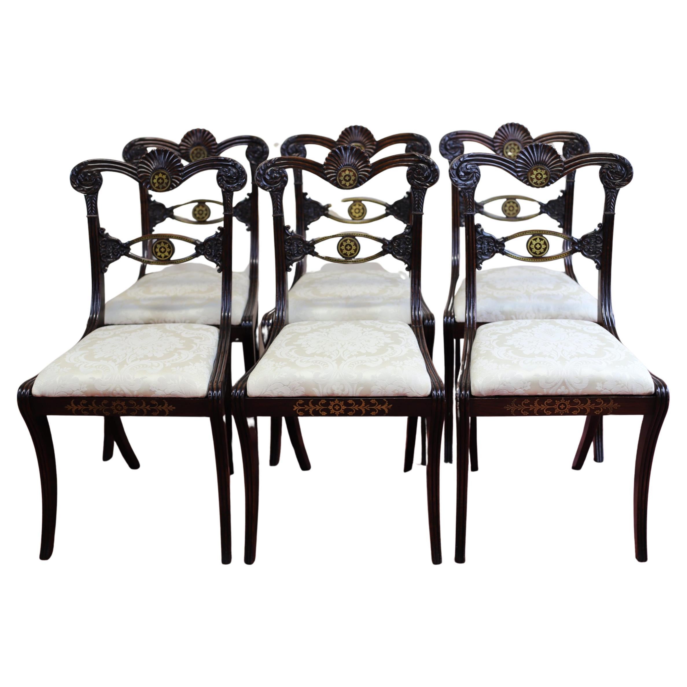 Magnifique ensemble de six chaises de salle à manger Regency en bois dur et laiton incrusté 