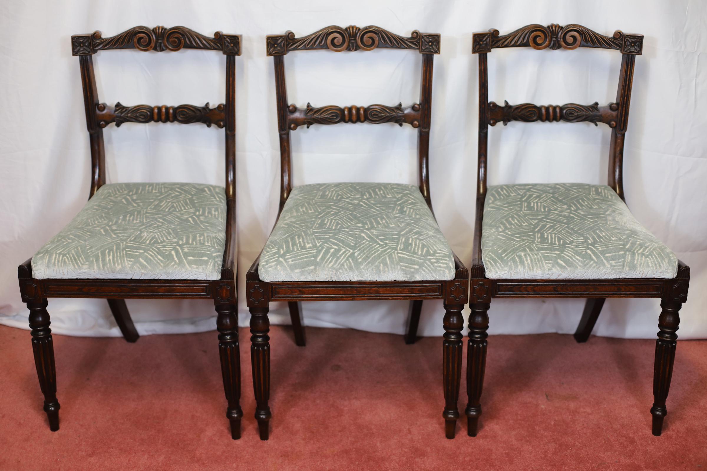Fatto a mano Bellissimo set di sei sedie da pranzo in noce Regency in vendita