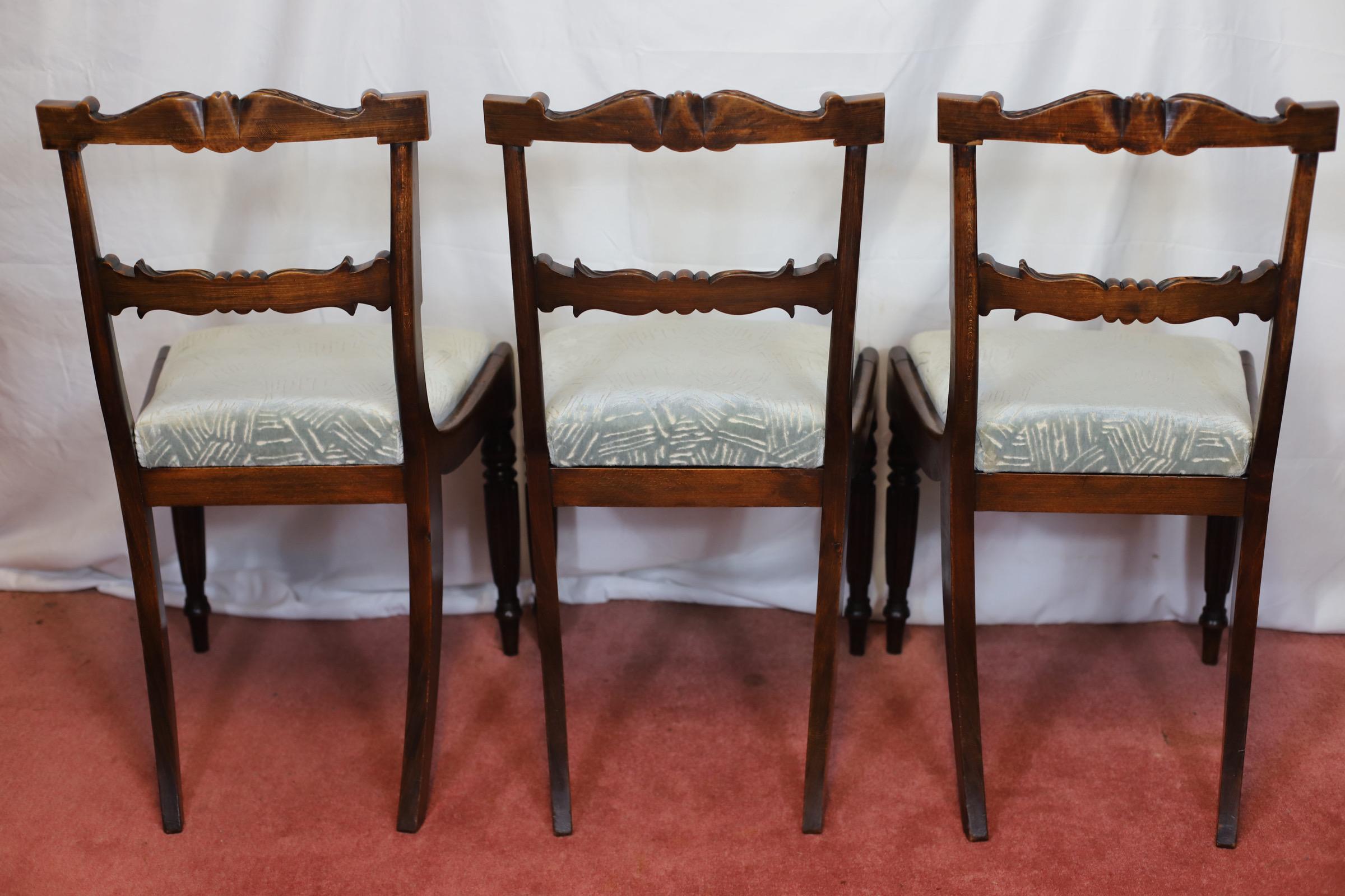 XIX secolo Bellissimo set di sei sedie da pranzo in noce Regency in vendita