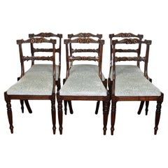 Magnifique ensemble de six chaises de salle à manger en noyer de style Régence
