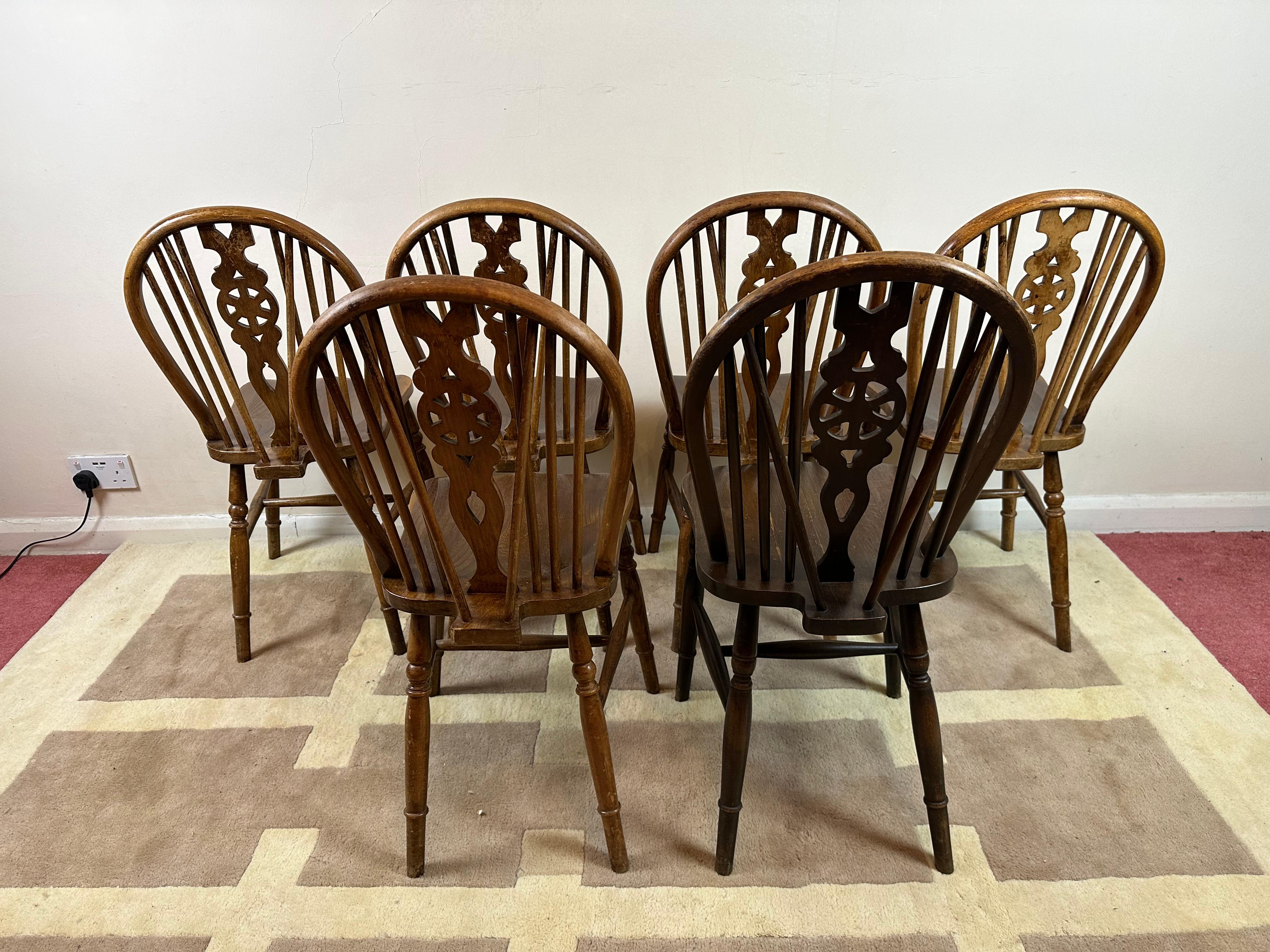 British Beautiful Set of Six Windsor Wheelback Dining Chairs