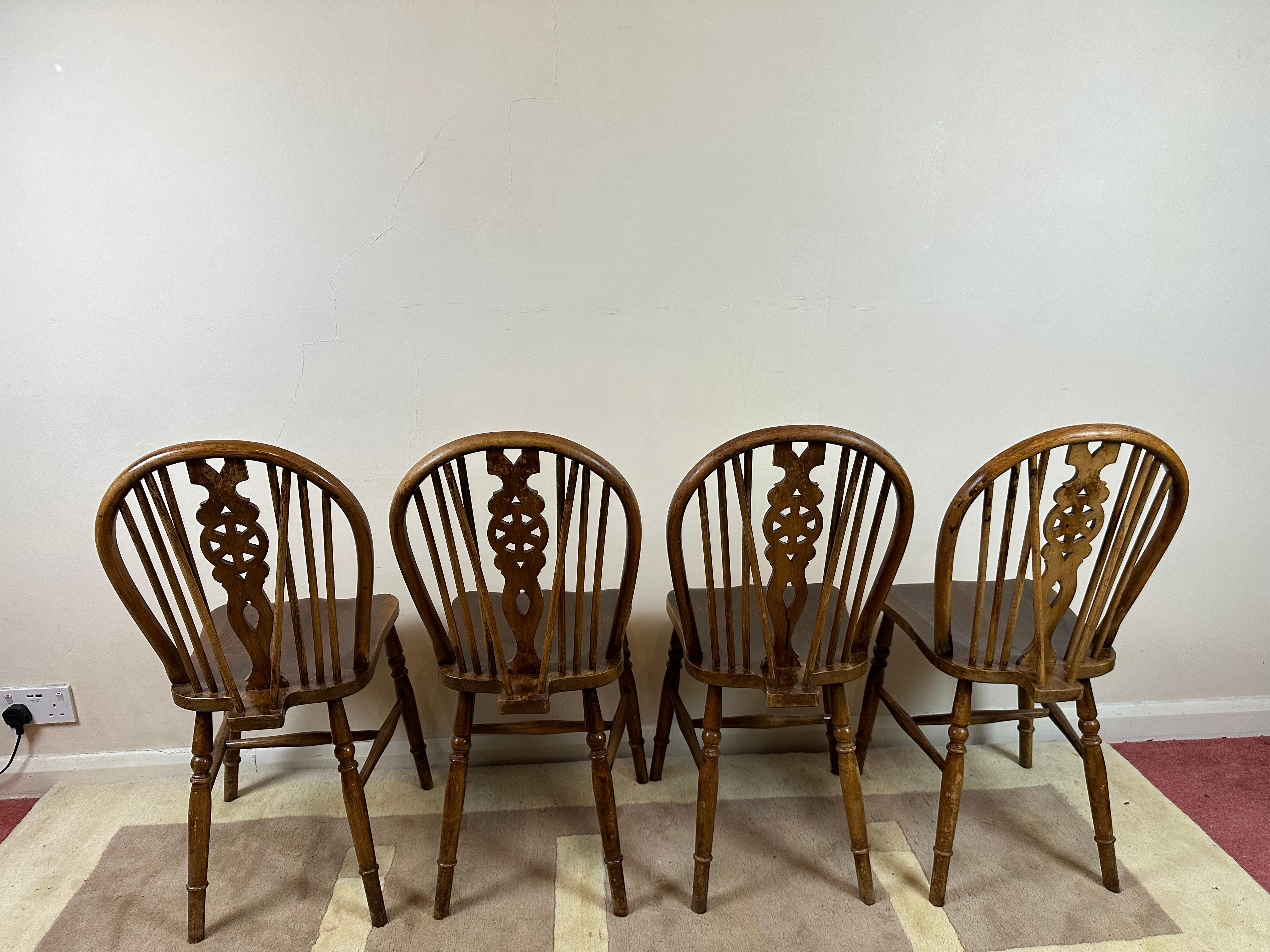 Hand-Crafted Beautiful Set of Six Windsor Wheelback Dining Chairs