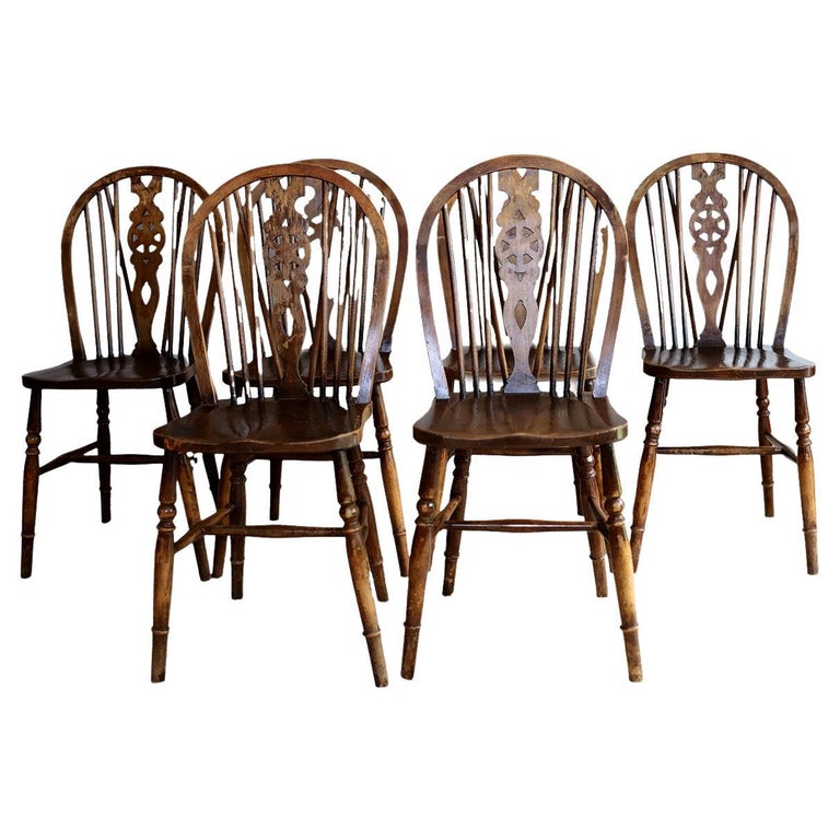 Beautiful Set of Six Windsor Wheelback Dark Oak Dining Chairs For Sale
