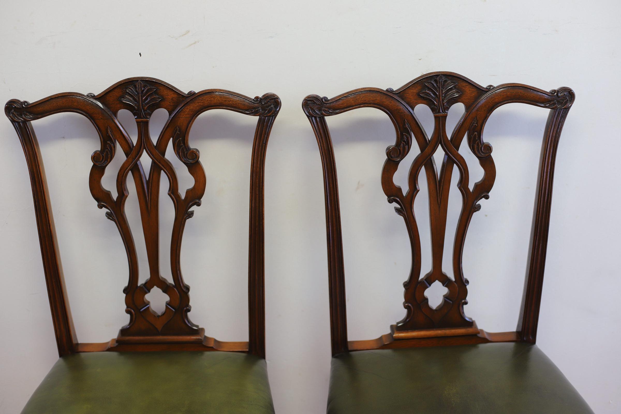 Magnifique ensemble de dix pièces de style Chippendale  Noyer  Chaises de salle à manger en vente 7