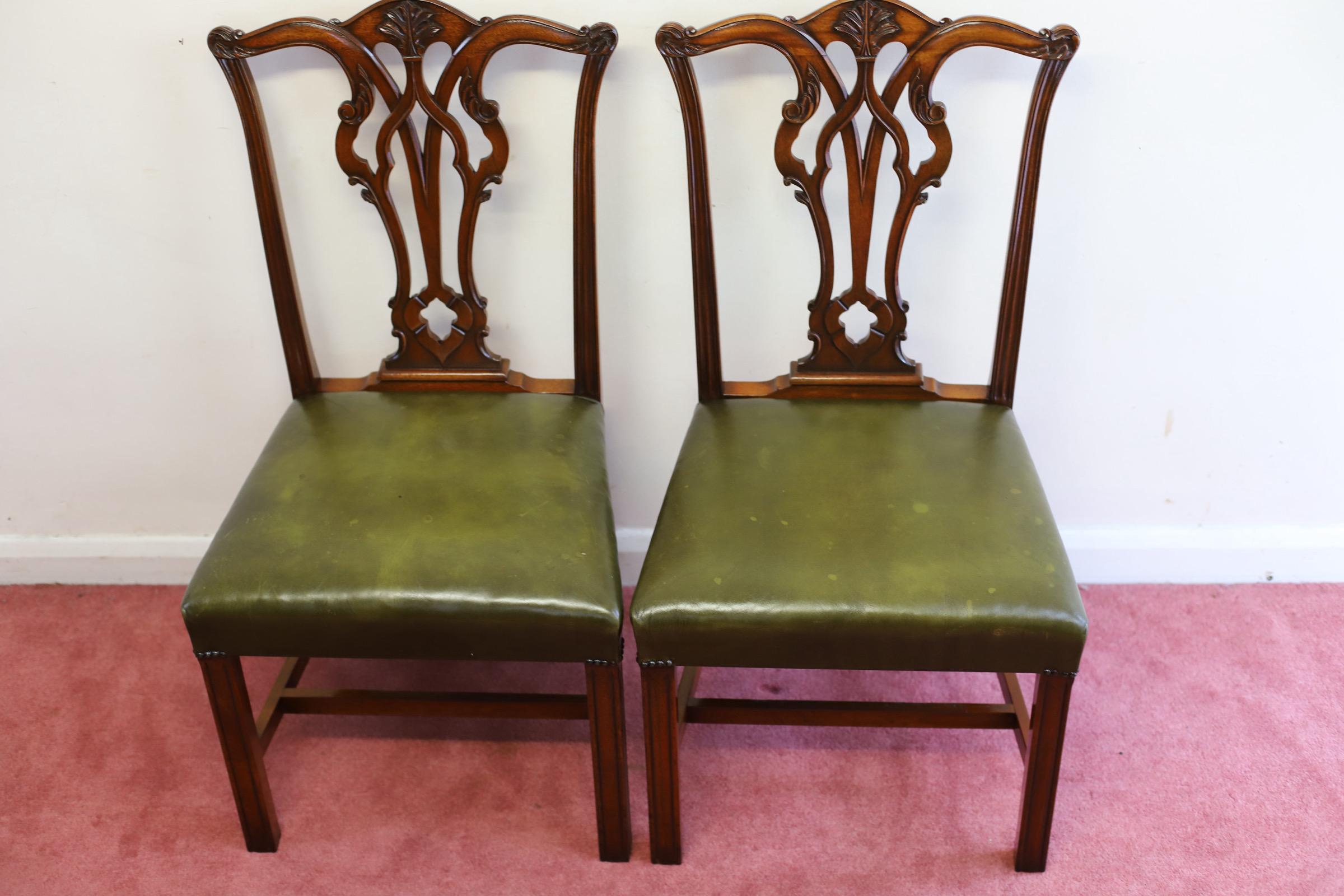 Magnifique ensemble de dix pièces de style Chippendale  Noyer  Chaises de salle à manger en vente 8