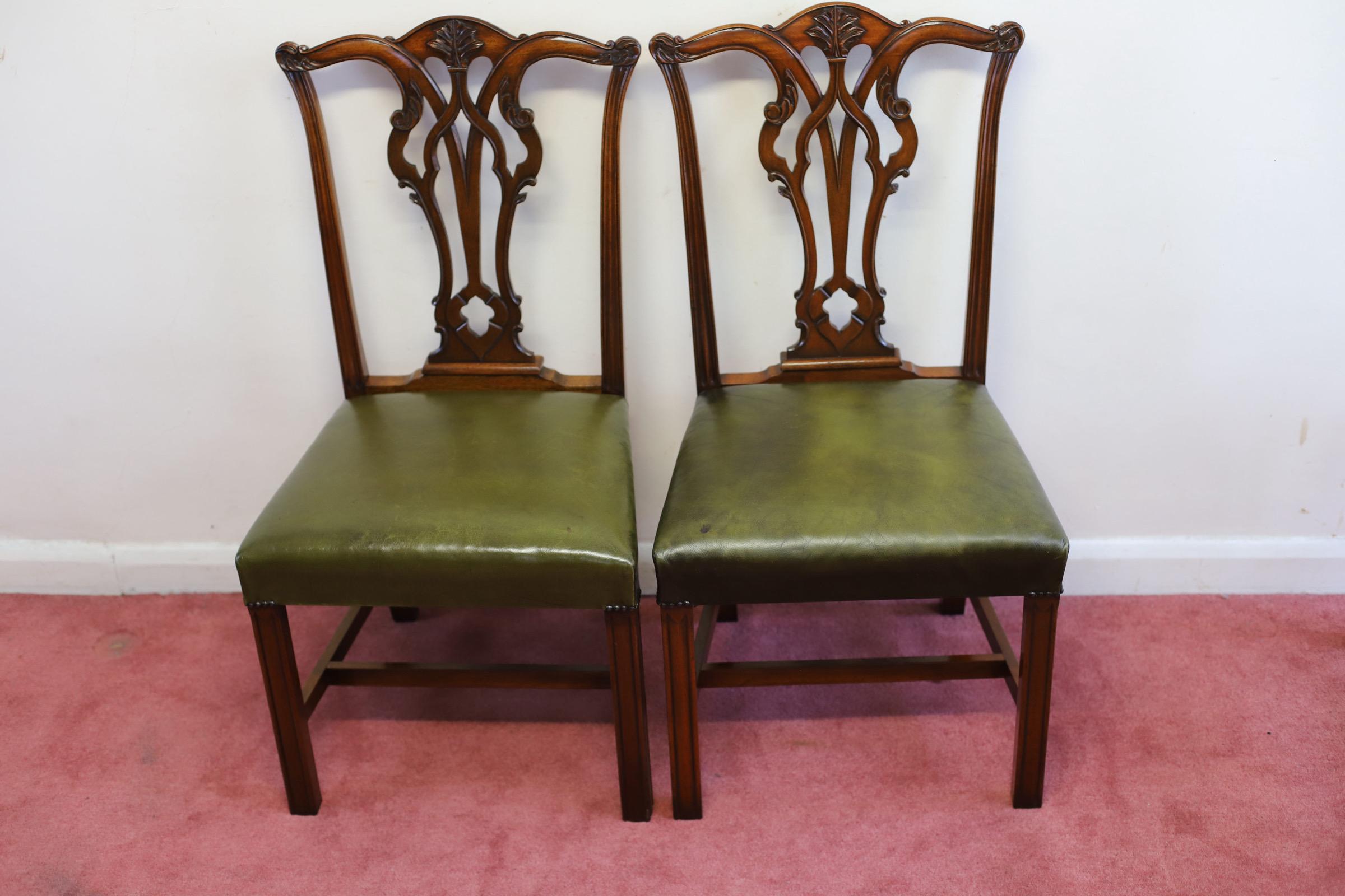 Magnifique ensemble de dix pièces de style Chippendale  Noyer  Chaises de salle à manger en vente 9