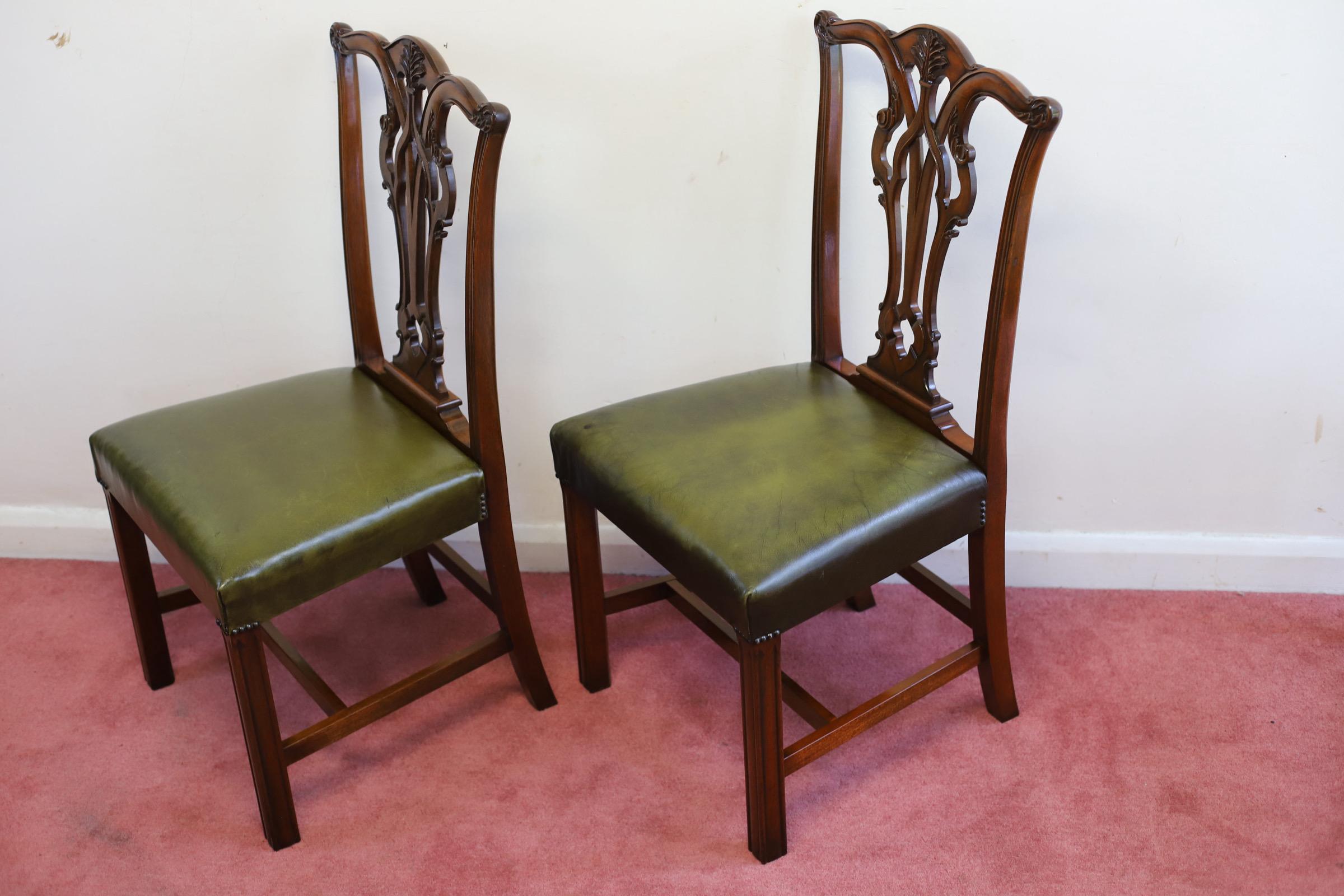 Magnifique ensemble de dix pièces de style Chippendale  Noyer  Chaises de salle à manger en vente 10
