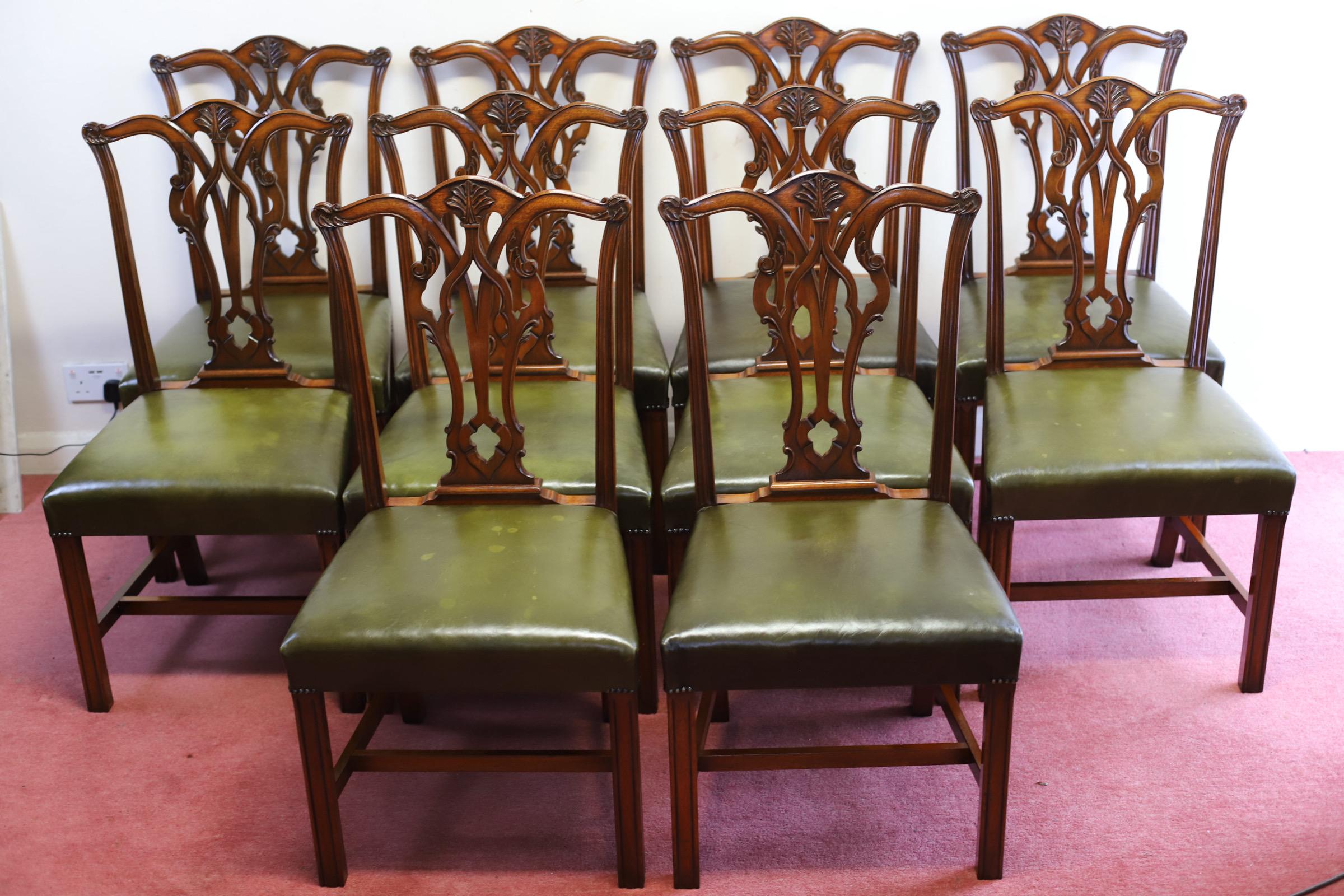 Magnifique ensemble de dix pièces de style Chippendale  Noyer  Chaises de salle à manger en vente 11