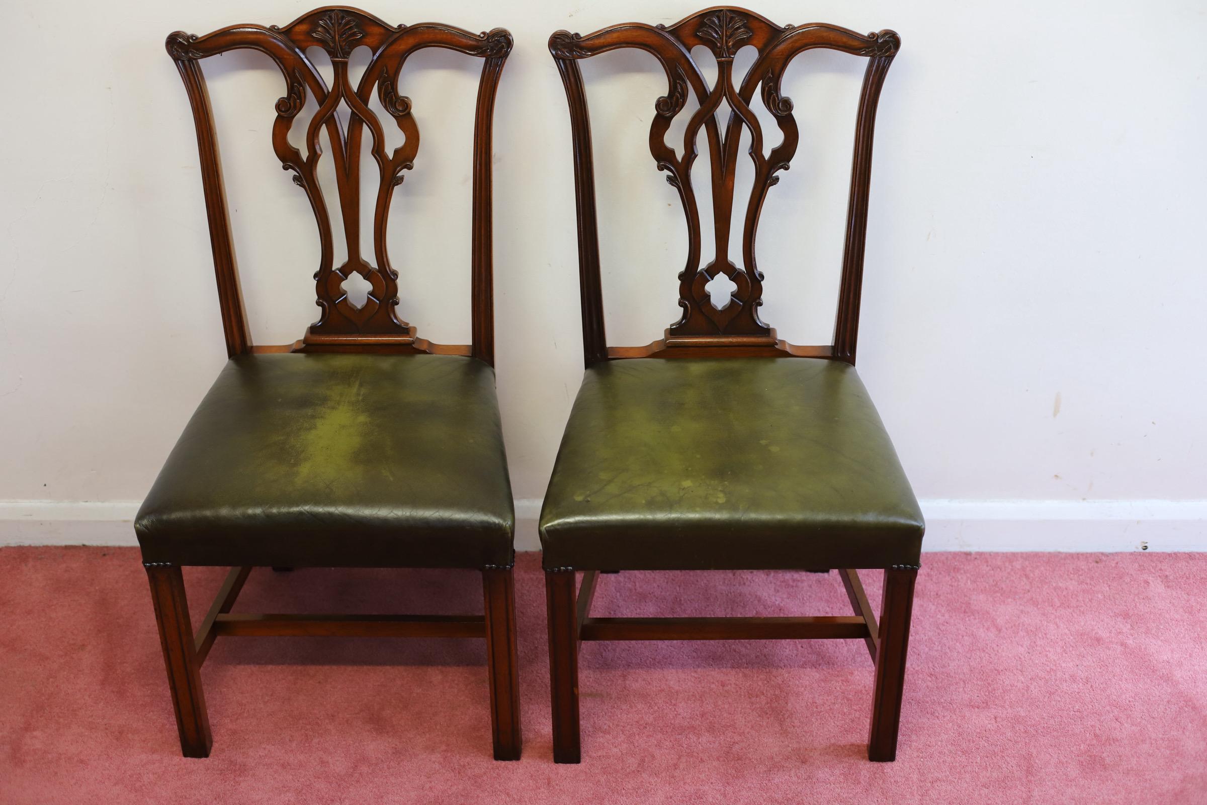 Magnifique ensemble de dix pièces de style Chippendale  Noyer  Chaises de salle à manger en vente 1