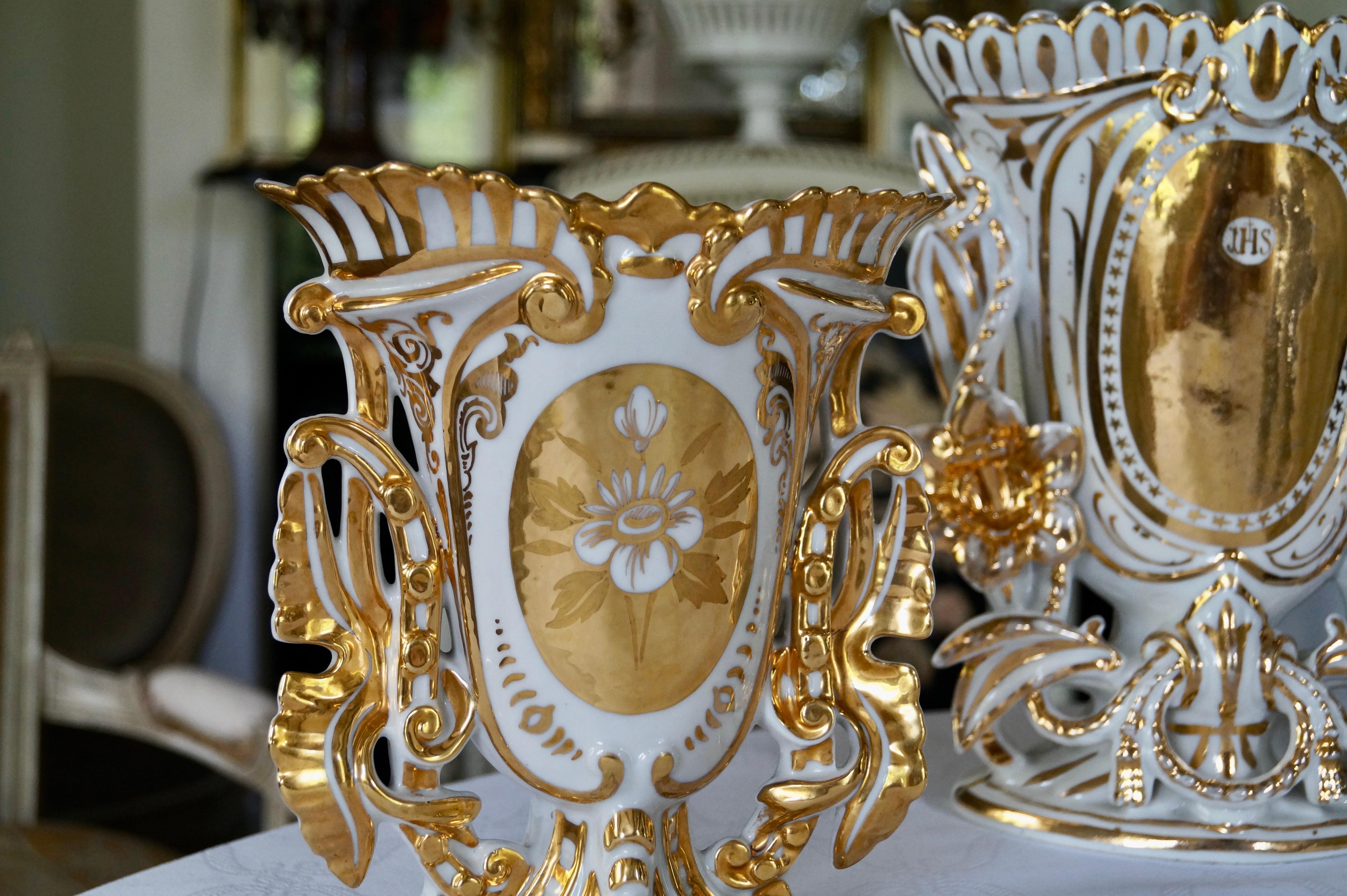 French Beautiful Set of Three Big Antique Old Paris Porcelain Cornet Flower Vases 1880 For Sale