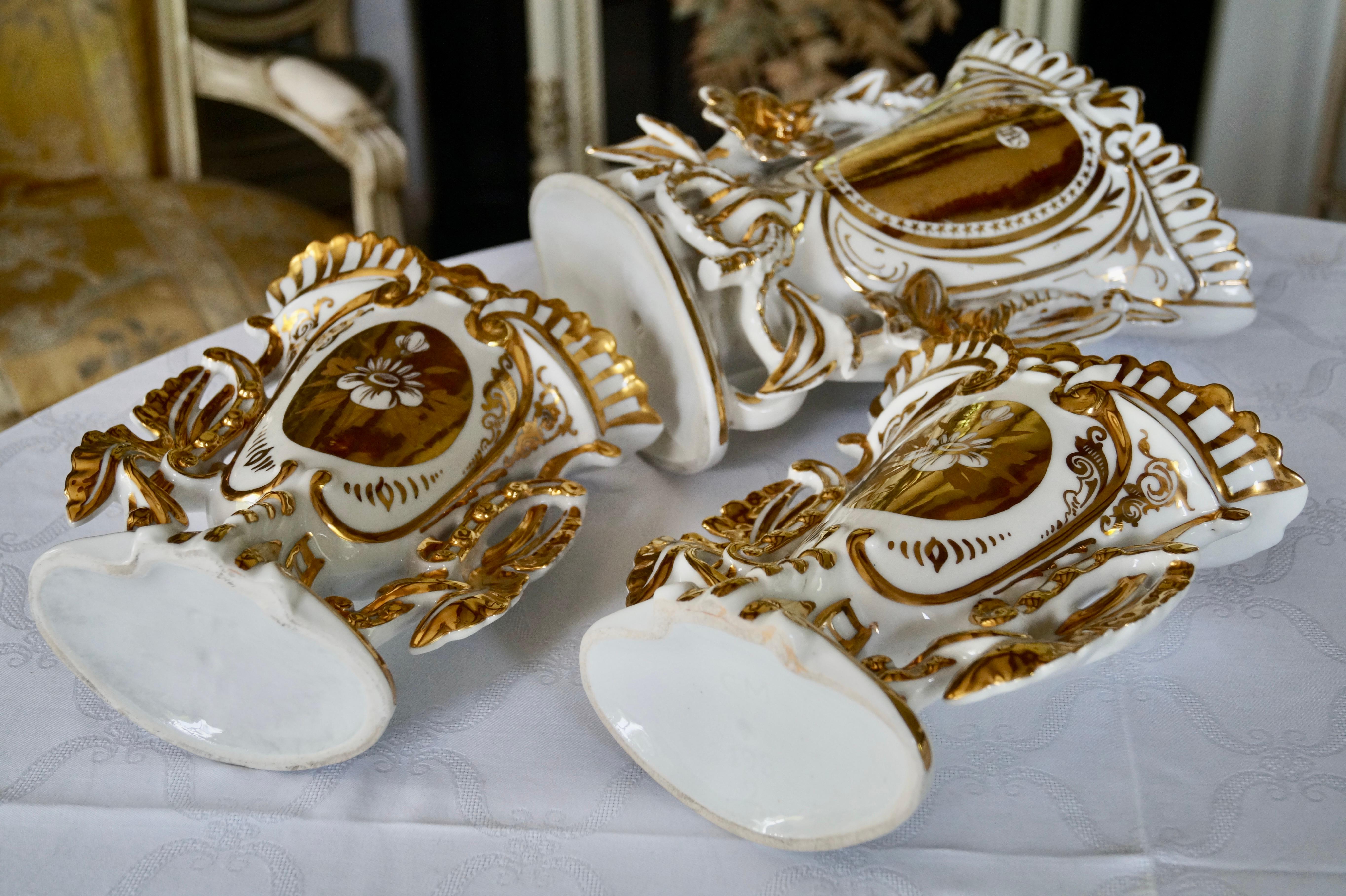 Beautiful Set of Three Big Antique Old Paris Porcelain Cornet Flower Vases 1880 In Good Condition For Sale In BAAMBRUGGE, NL