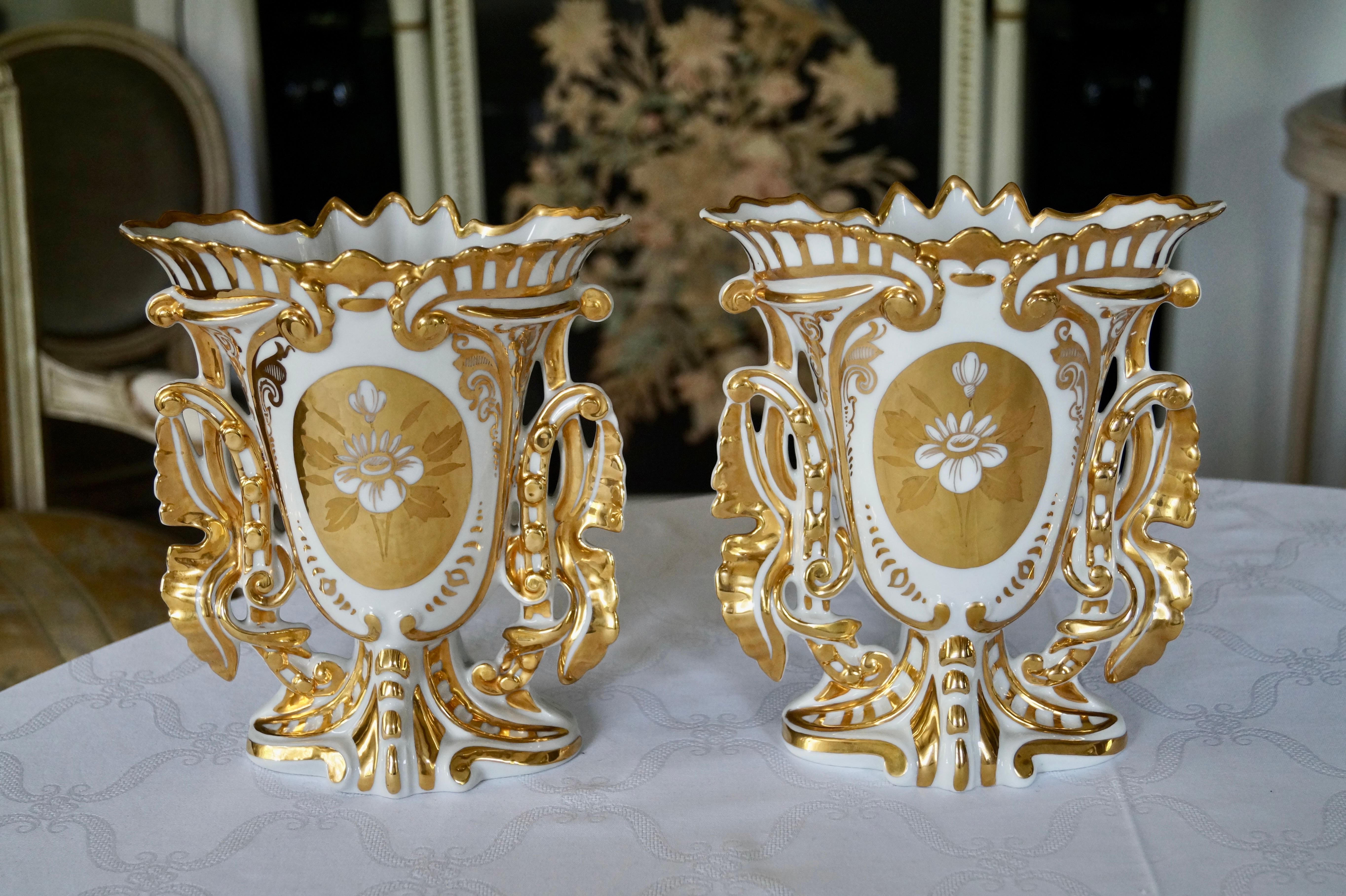 Beautiful Set of Three Big Antique Old Paris Porcelain Cornet Flower Vases 1880 For Sale 1