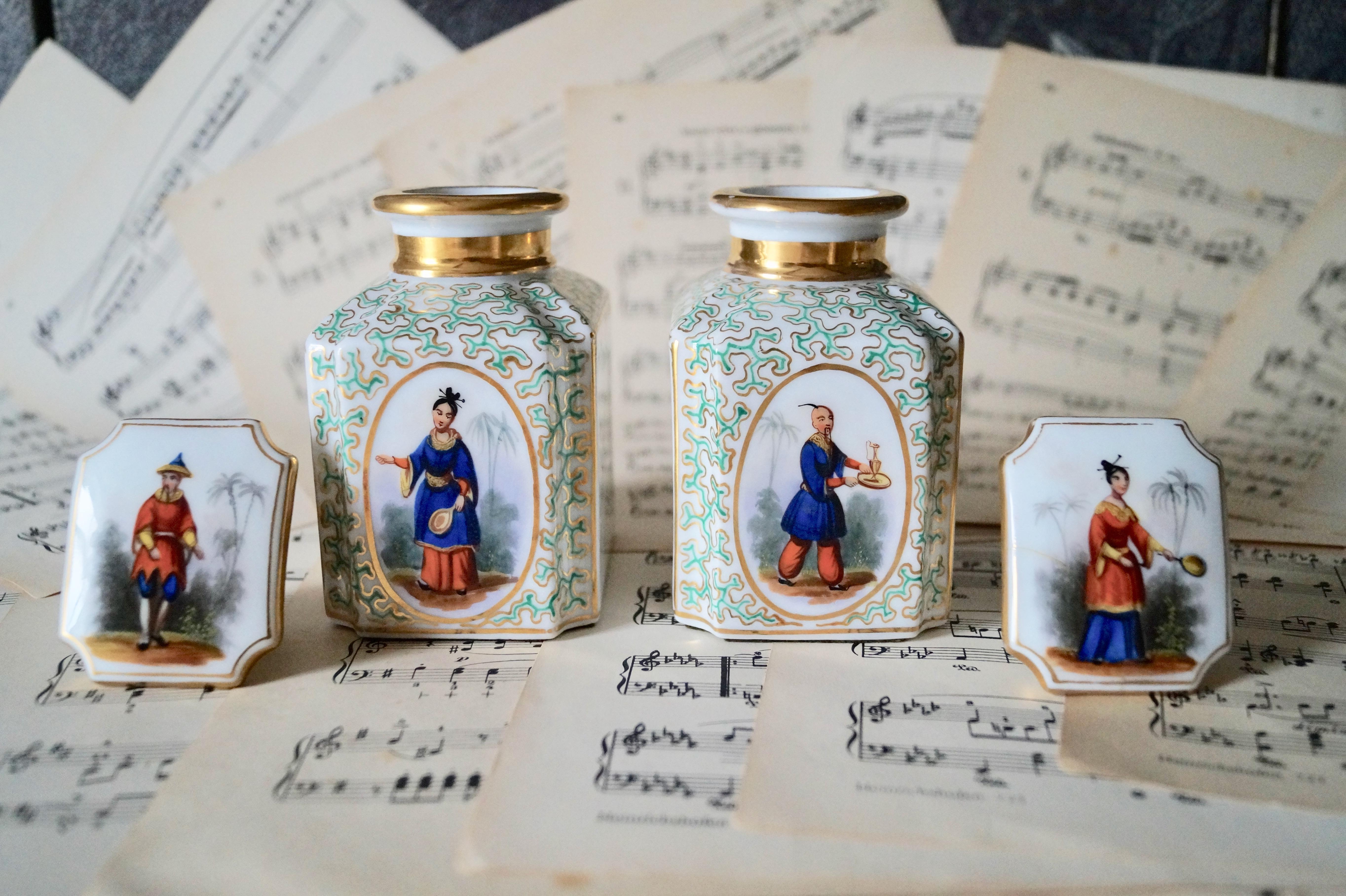French Beautiful Set of Three Old Paris Porcelain Chinoiserie Style Teacaddies, France For Sale