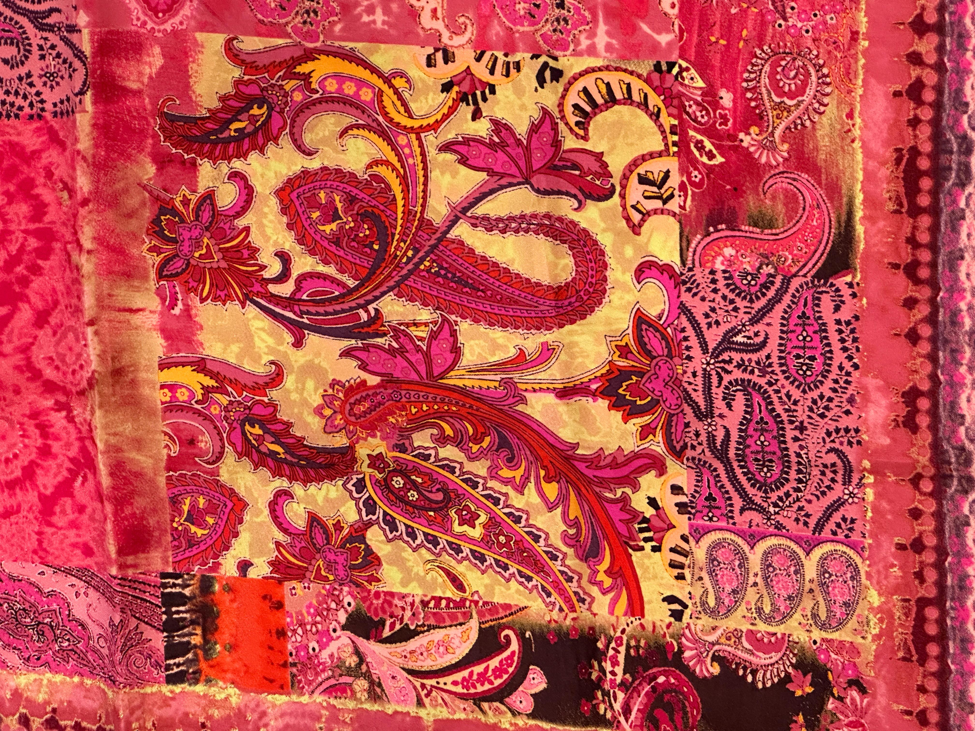 Schöne Farbtöne Fuchsia, Rosa & Lila „Abstraktes Patchwork“ Seidenschal im Angebot 9