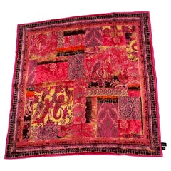 Foulard en soie "Patchwork abstrait" avec de belles nuances de fuchsia, de rose et de violet