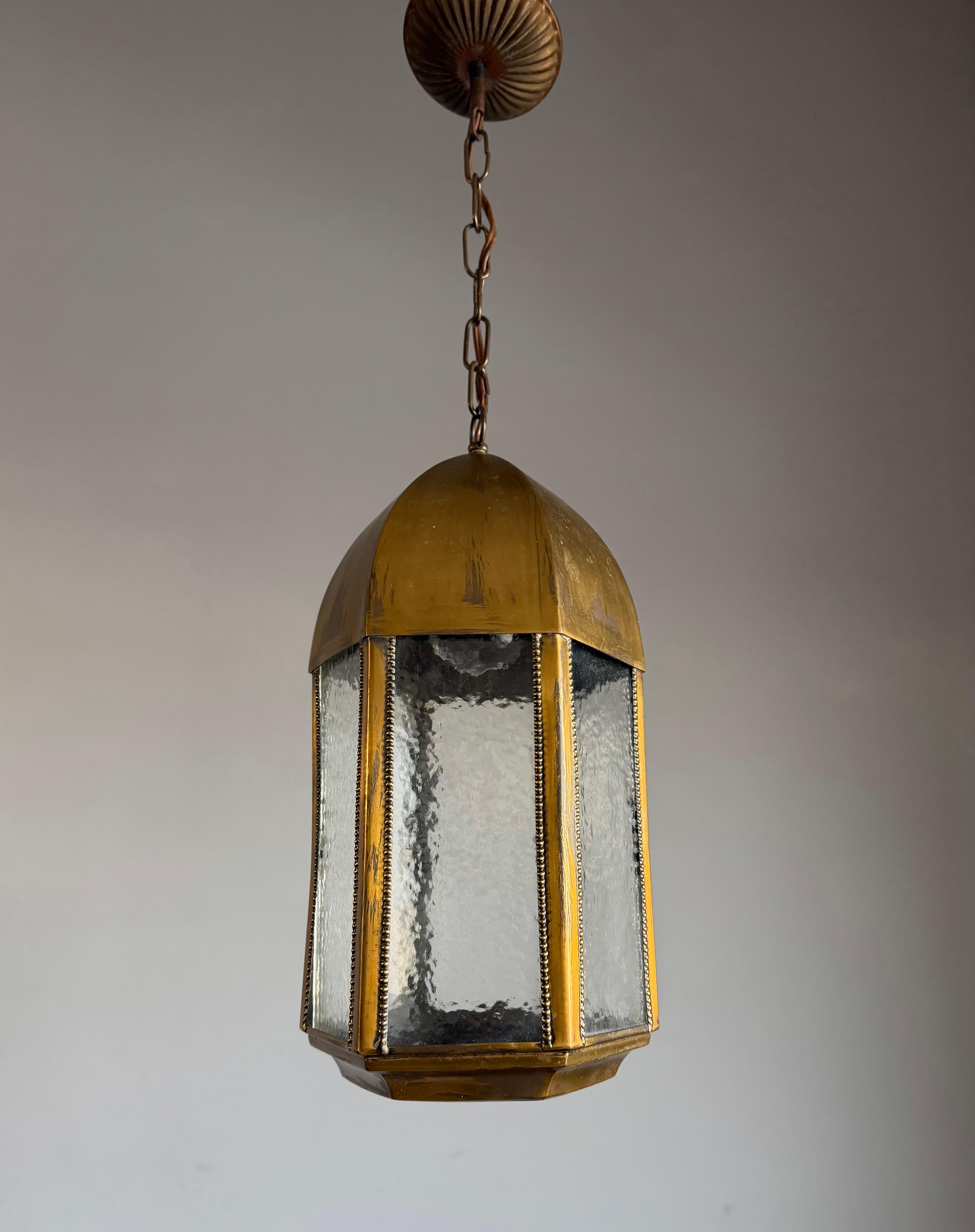 Lámpara colgante de estilo gótico y cúpula de la época de las Artes y Oficios de bella forma en venta 5