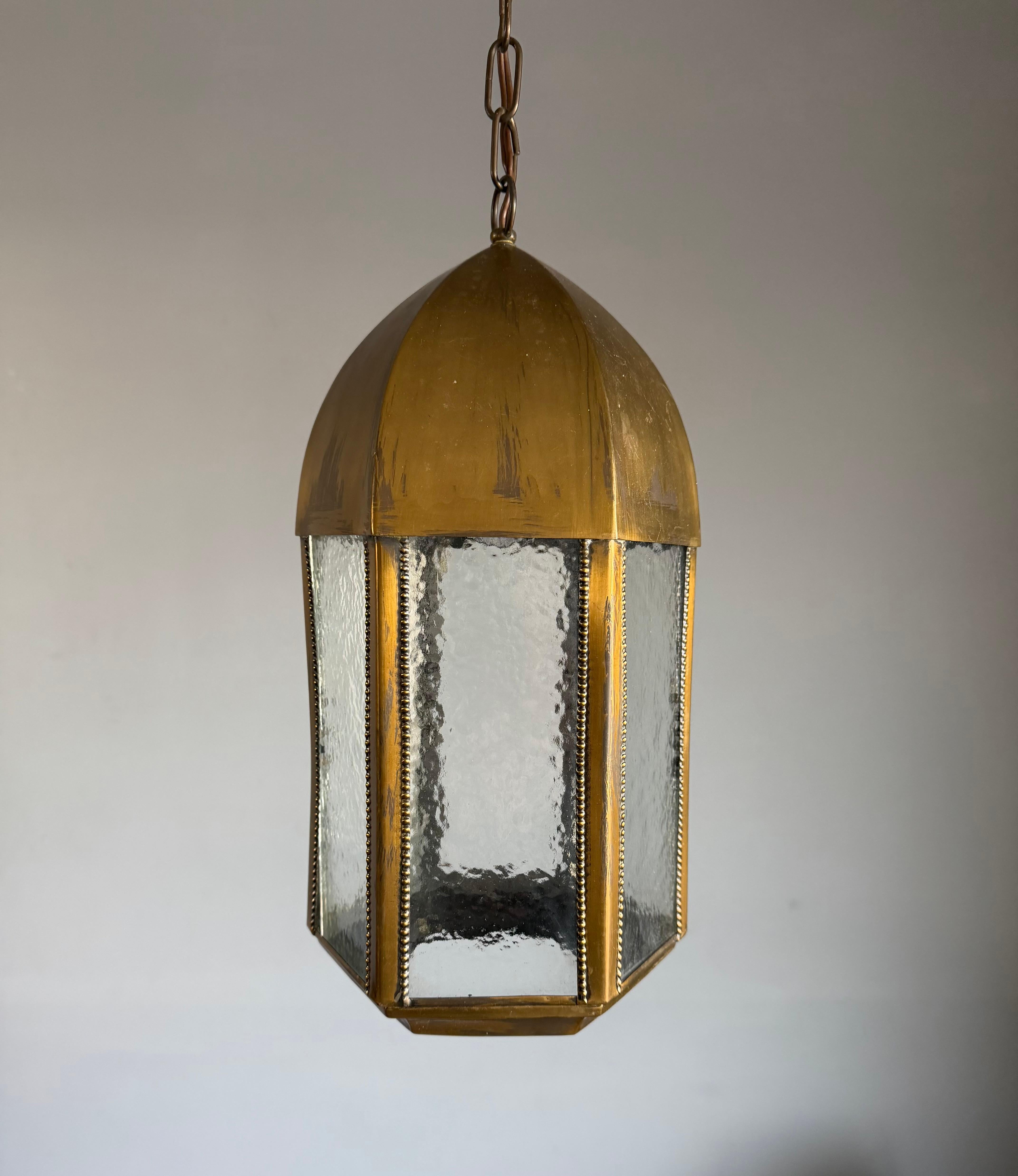 Lámpara colgante de estilo gótico y cúpula de la época de las Artes y Oficios de bella forma Hecho a mano en venta