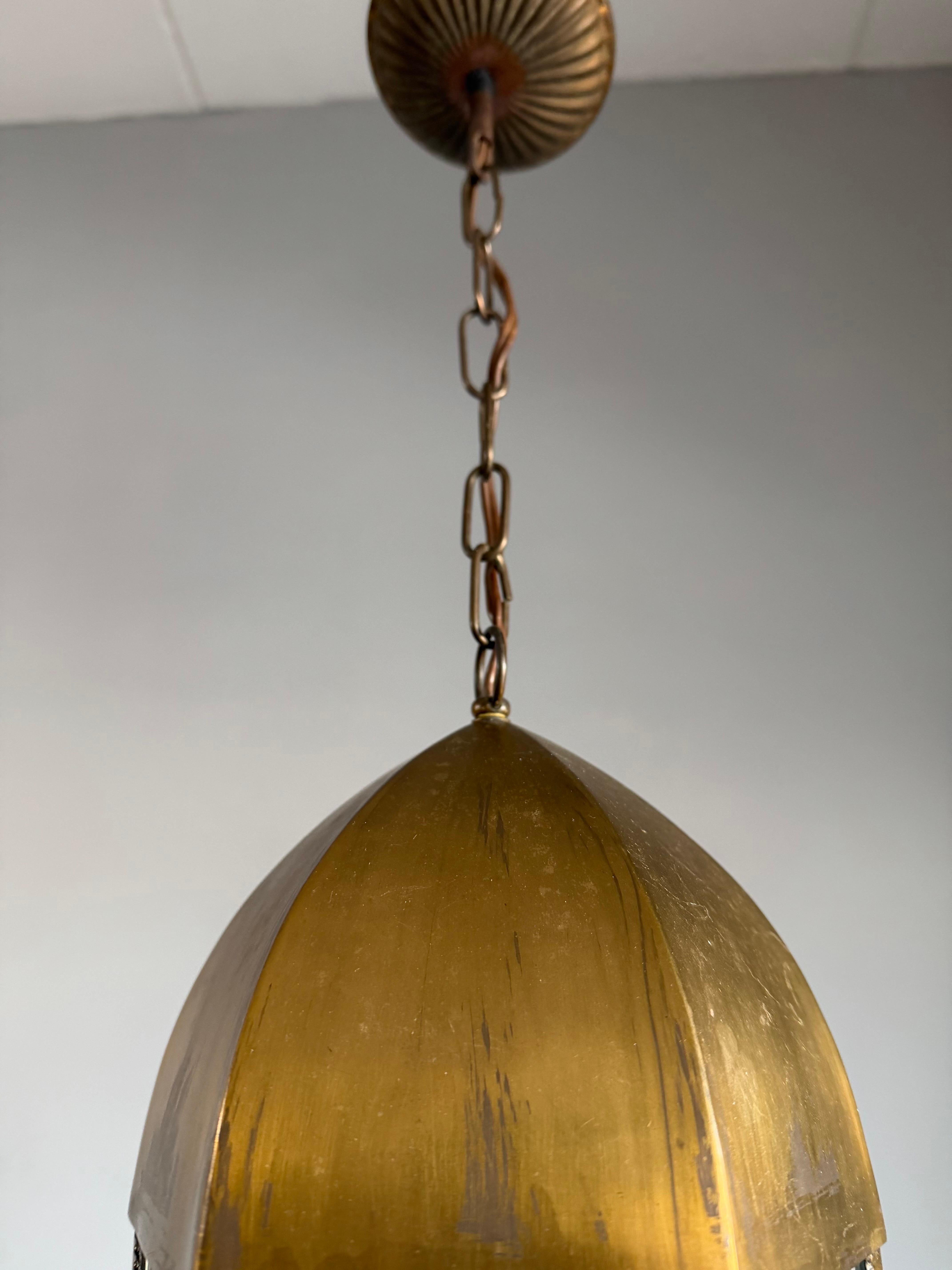 Lámpara colgante de estilo gótico y cúpula de la época de las Artes y Oficios de bella forma en Bueno estado para la venta en Lisse, NL