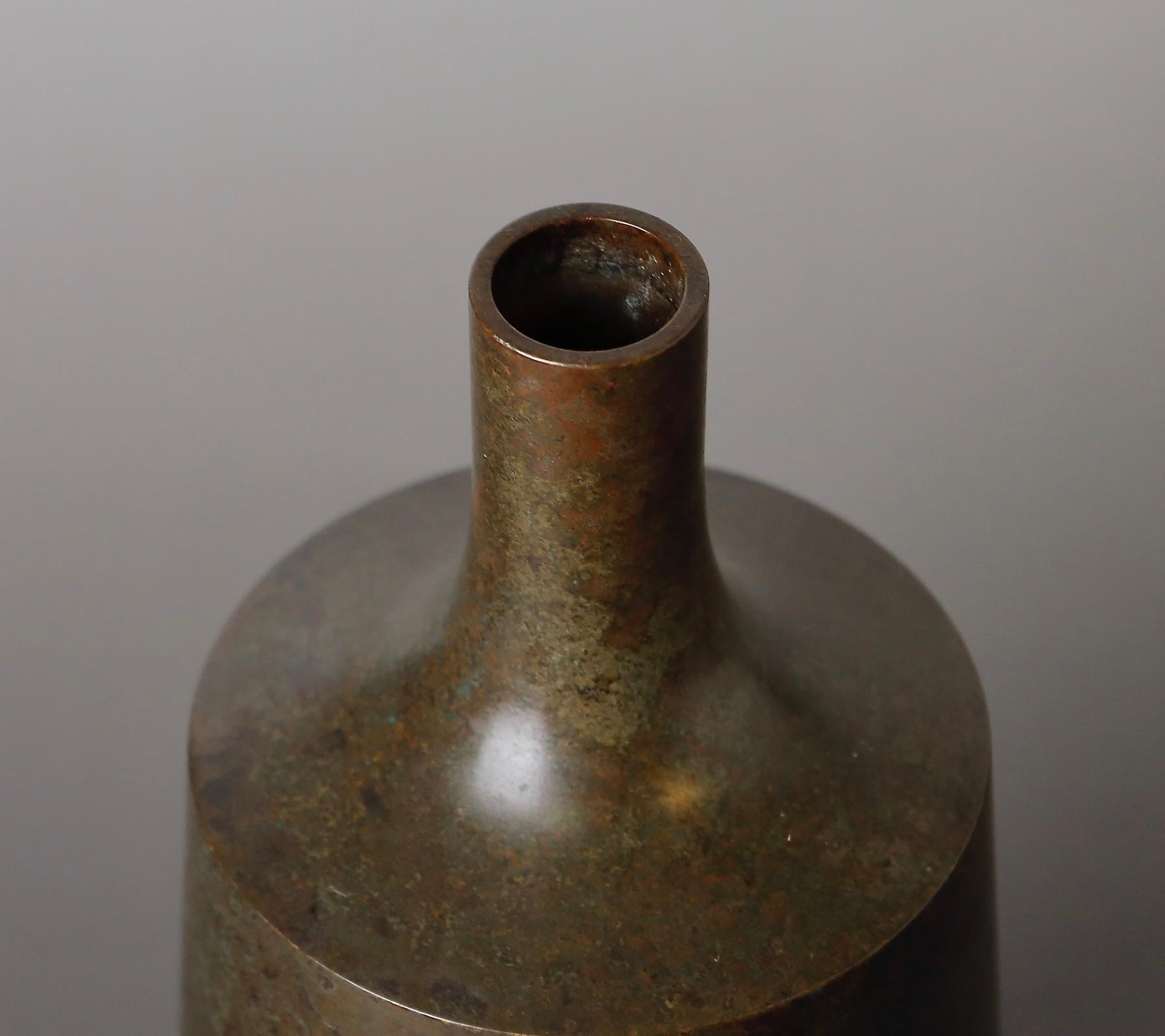 Beautiful shape Japanese Bronze Vase signed by Masaki (Hara Masaki, 1935-2011) For Sale 4