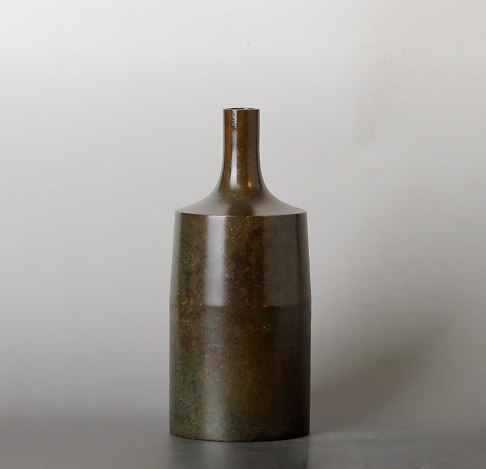 Showa Beautiful shape Japanese Bronze Vase signed by Masaki (Hara Masaki, 1935-2011) For Sale