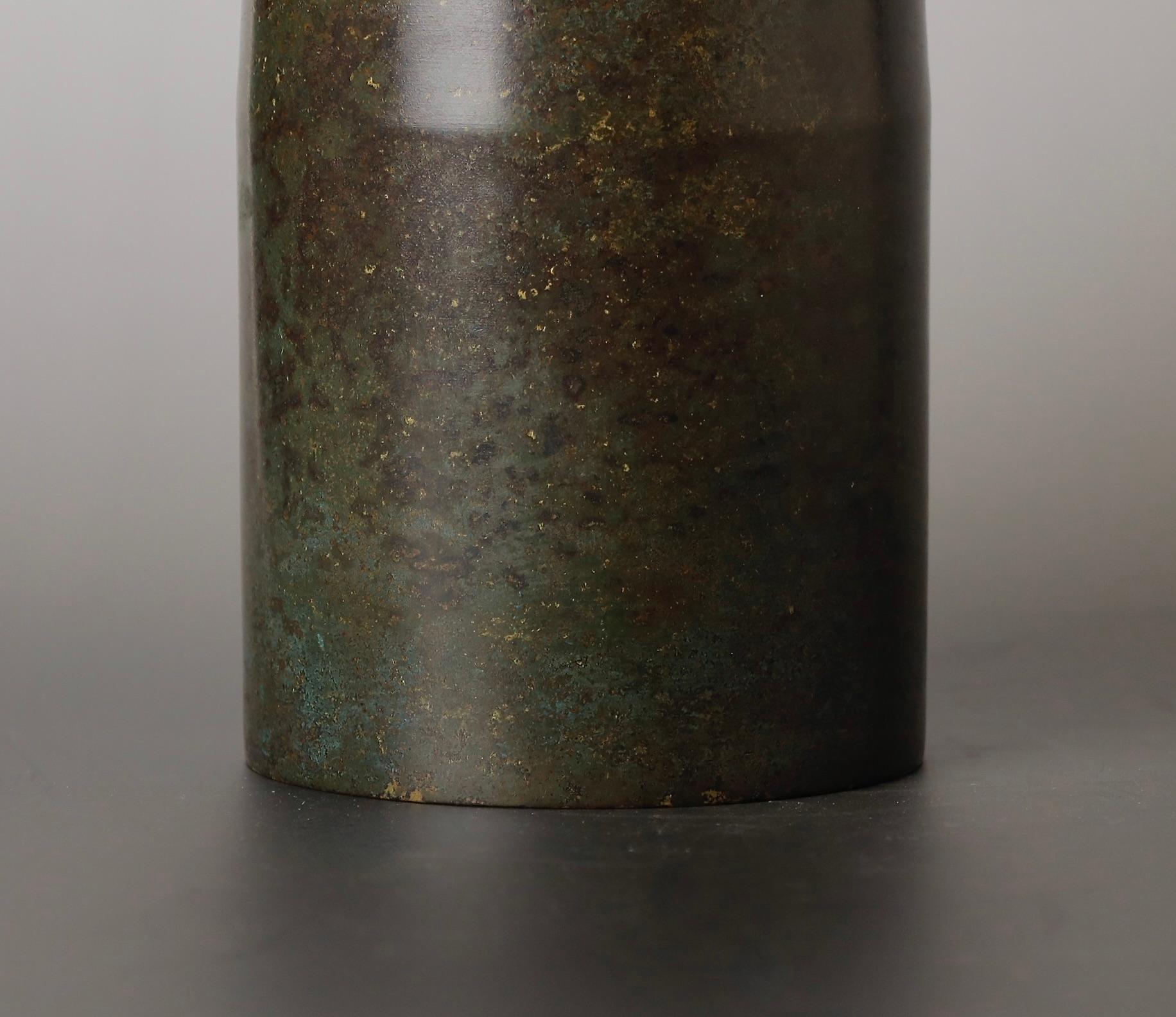 Beautiful shape Japanese Bronze Vase signed by Masaki (Hara Masaki, 1935-2011) In Good Condition For Sale In Fukuoka, JP