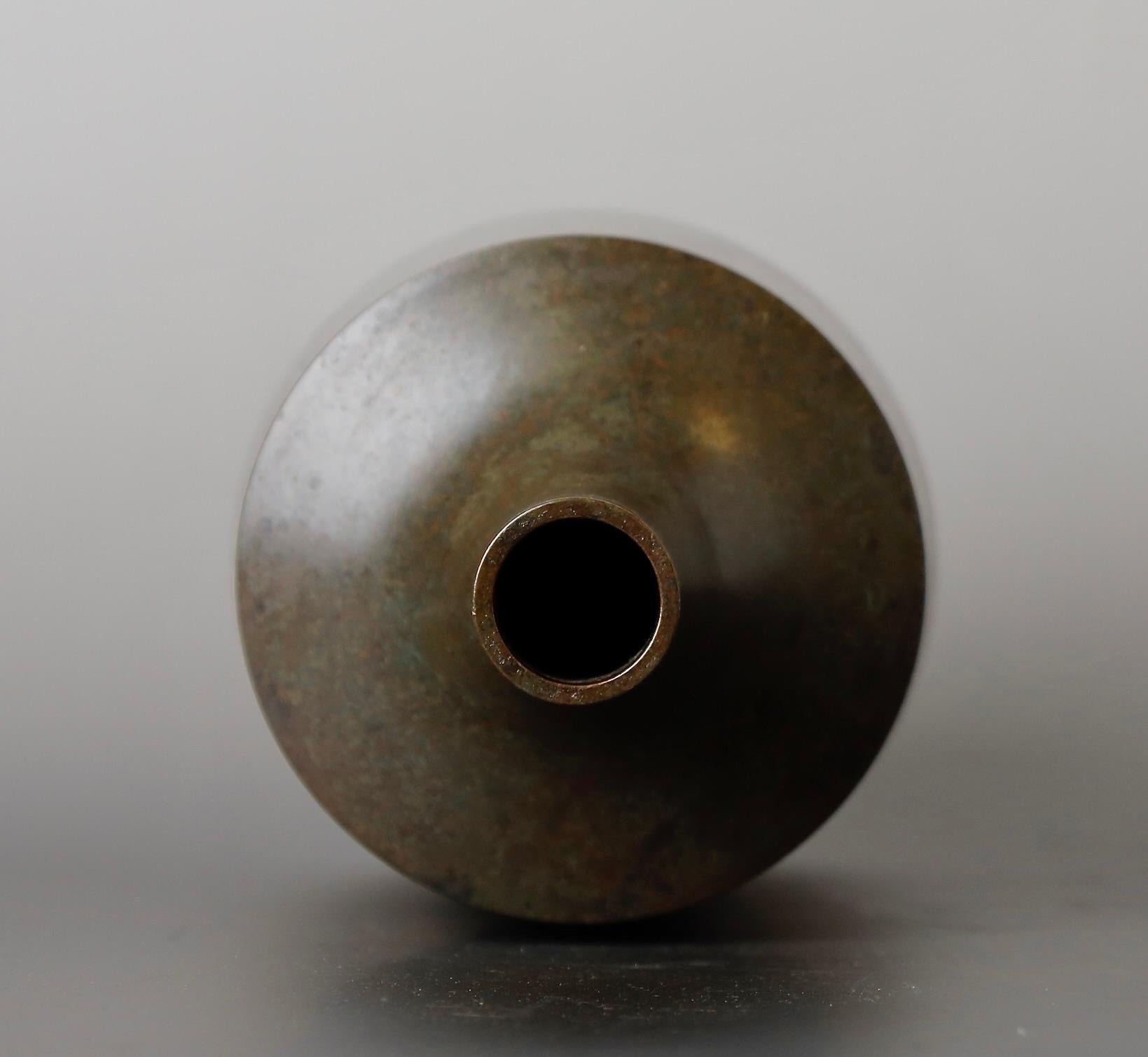Beautiful shape Japanese Bronze Vase signed by Masaki (Hara Masaki, 1935-2011) For Sale 1