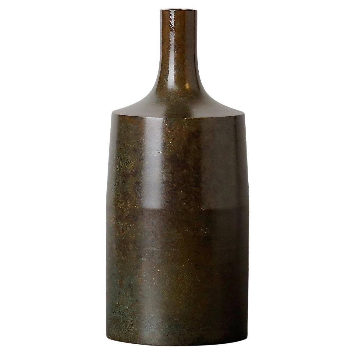 Beautiful shape Japanese Bronze Vase signed by Masaki (Hara Masaki, 1935-2011) For Sale