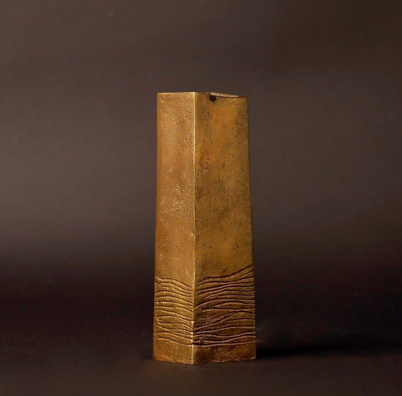Hand-Crafted Beautiful shape Japanese Signed Bronze Vase by a Nitten Artist, Hasegawa  Masaya