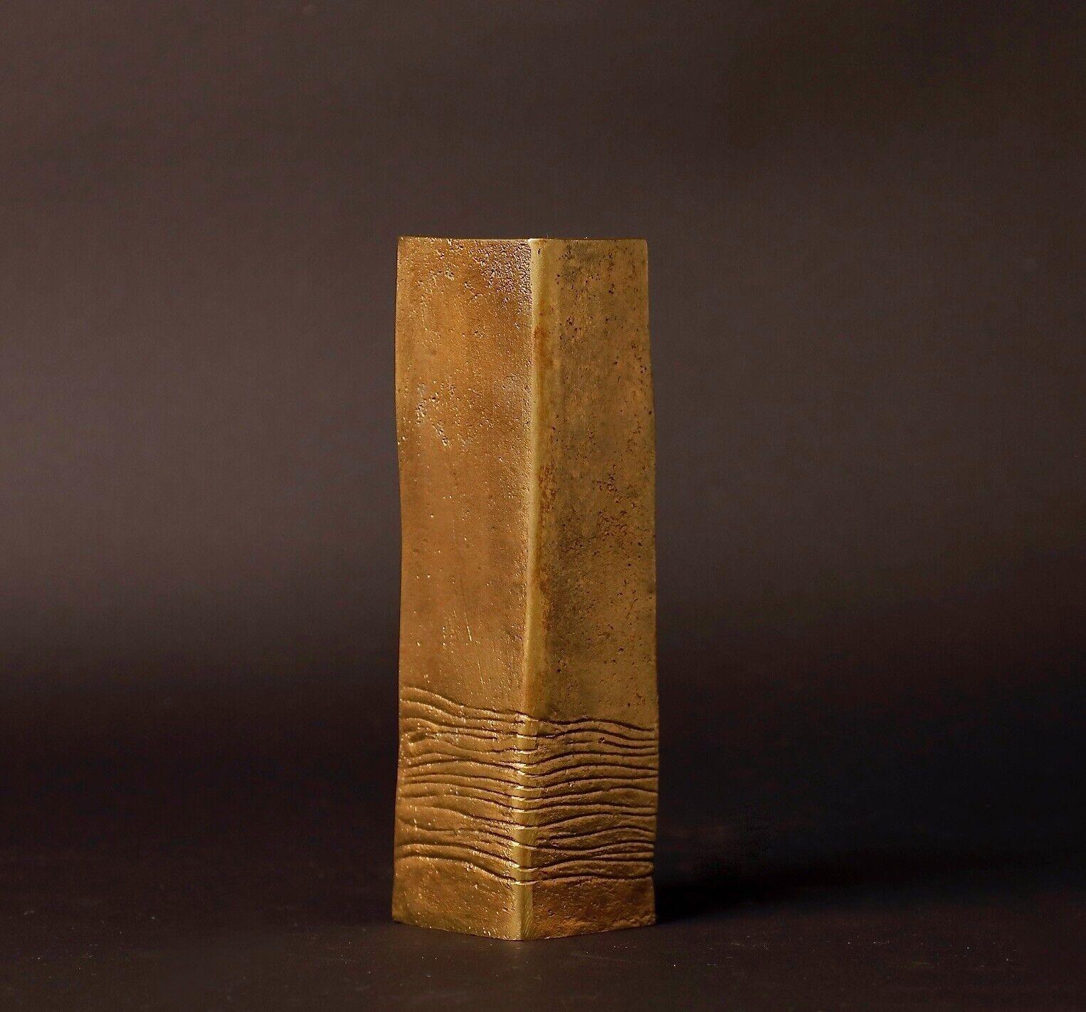 20th Century Beautiful shape Japanese Signed Bronze Vase by a Nitten Artist, Hasegawa  Masaya