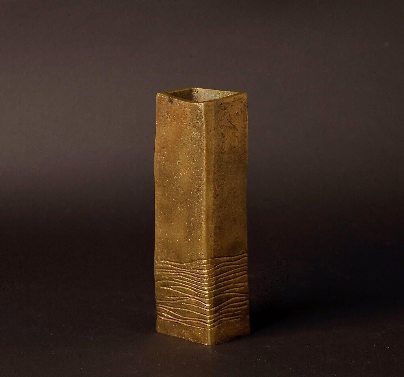 Beautiful shape Japanese Signed Bronze Vase by a Nitten Artist, Hasegawa  Masaya 3