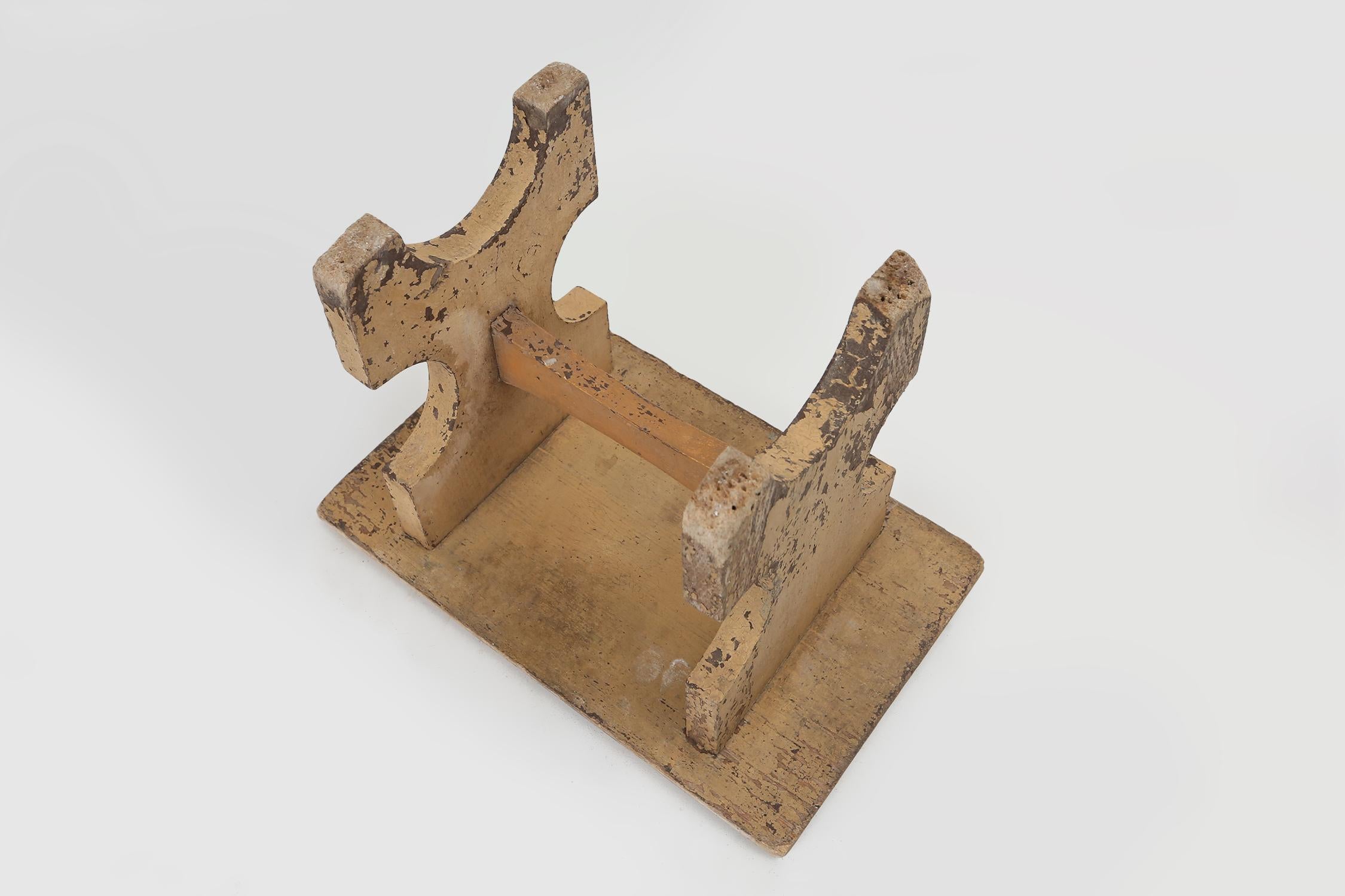 Hermoso taburete bajo de madera pintada, Francia ca. 1900 en venta 3