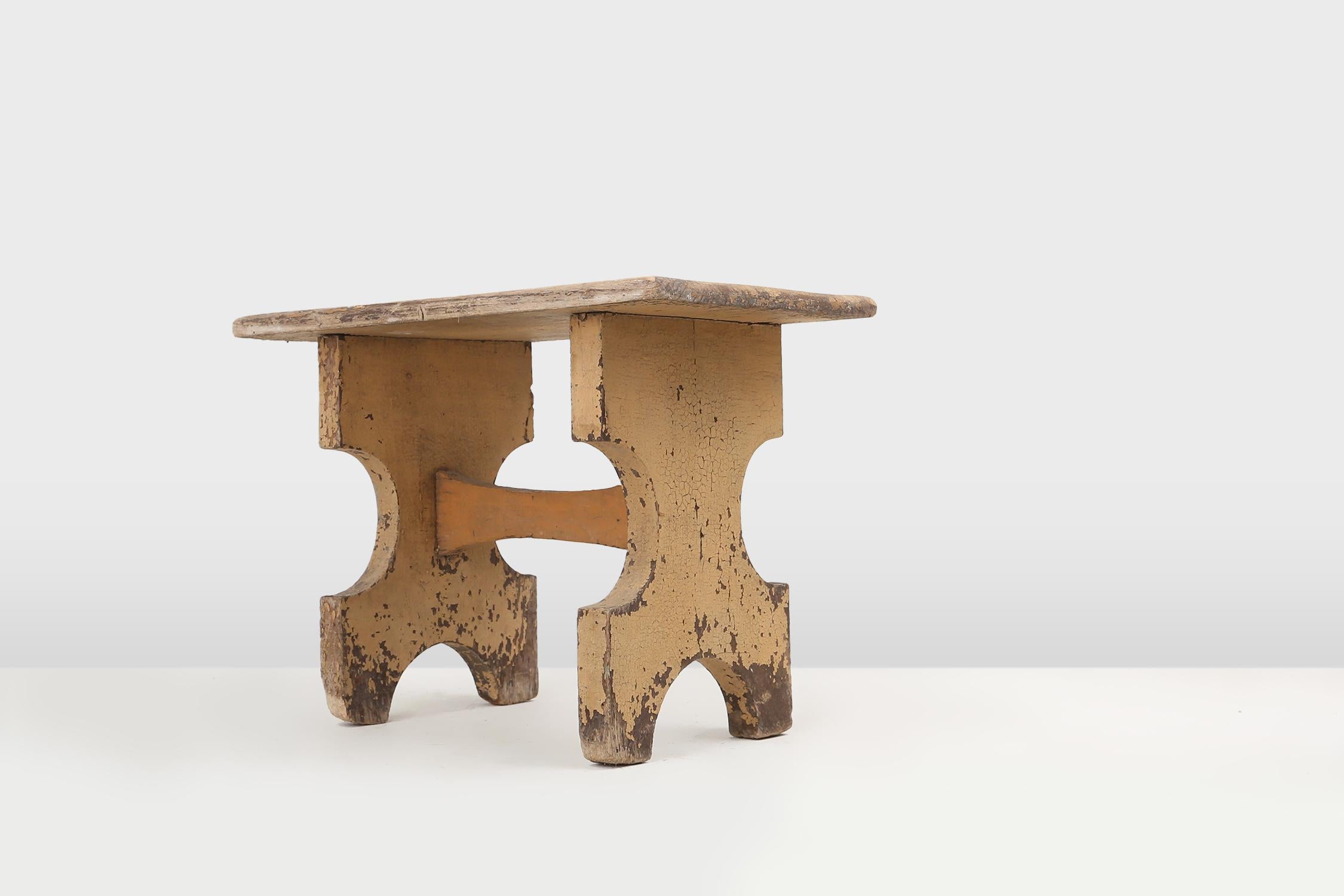 Hermoso taburete bajo de madera pintada, Francia ca. 1900 en Bueno estado para la venta en Meulebeke, BE