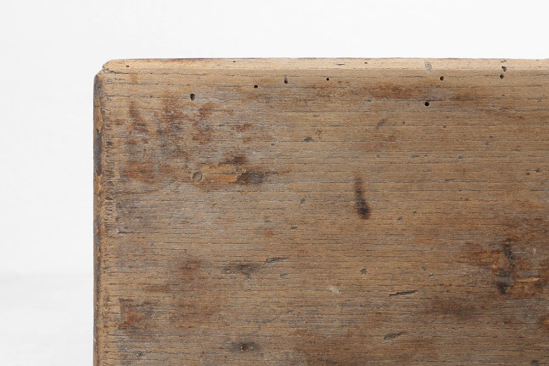 Hermoso taburete bajo de madera pintada, Francia ca. 1900 en venta 1