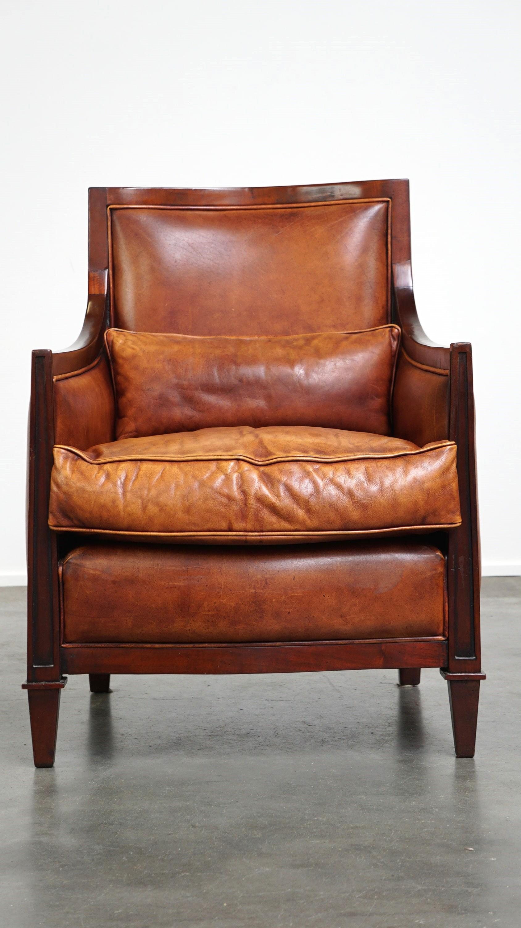 Offered this beautiful sheepskin Artdeco design armchair/armchair finished with wood.

A sheepskin armchair is already an attractive thing to look at, but in Artdeco design they are perhaps even more beautiful in our opinion!
This armchair not only
