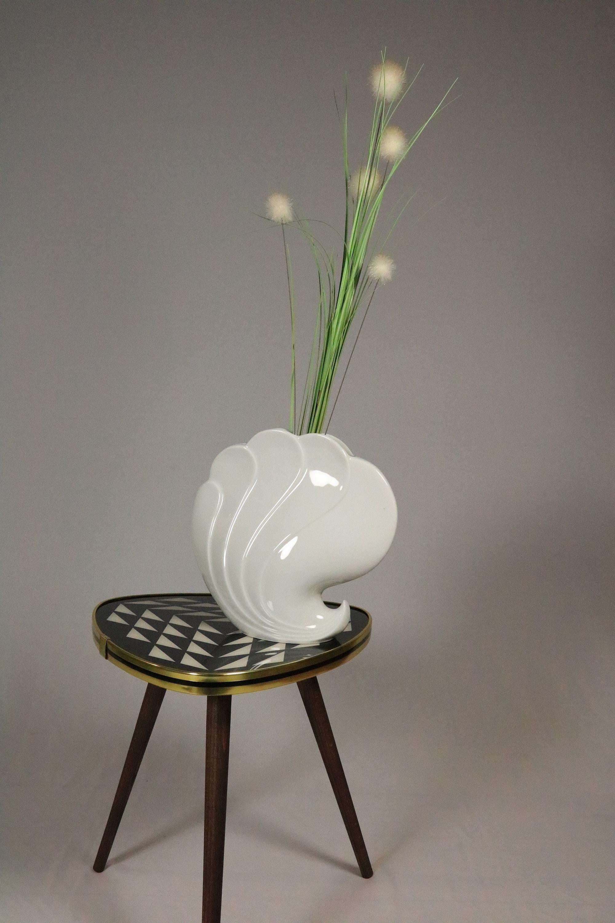 Mid-Century Modern Beautiful Shell Vase by Seltmann Weiden, Germany, 1980s For Sale