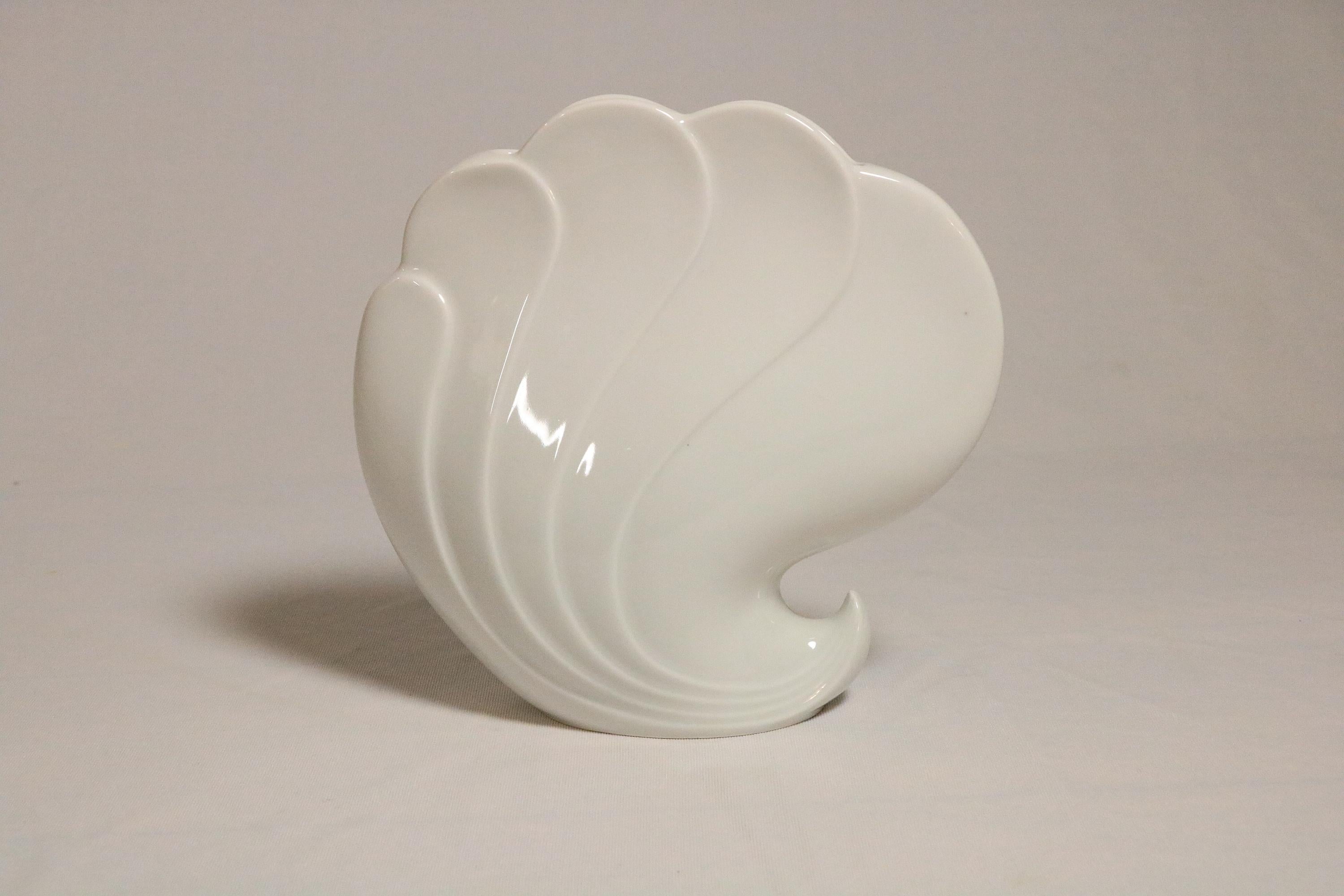 Beautiful Shell Vase by Seltmann Weiden, Germany, 1980s For Sale 1
